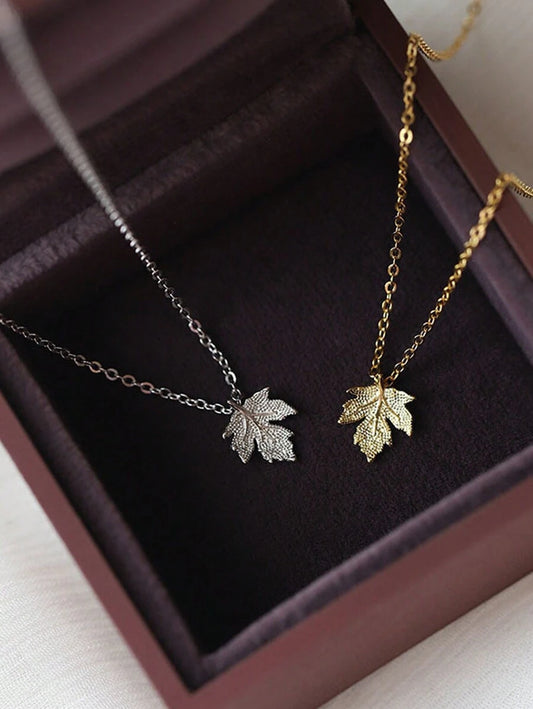 قلادة واحدة تصميم ورقة البلوط البسيط للنساء