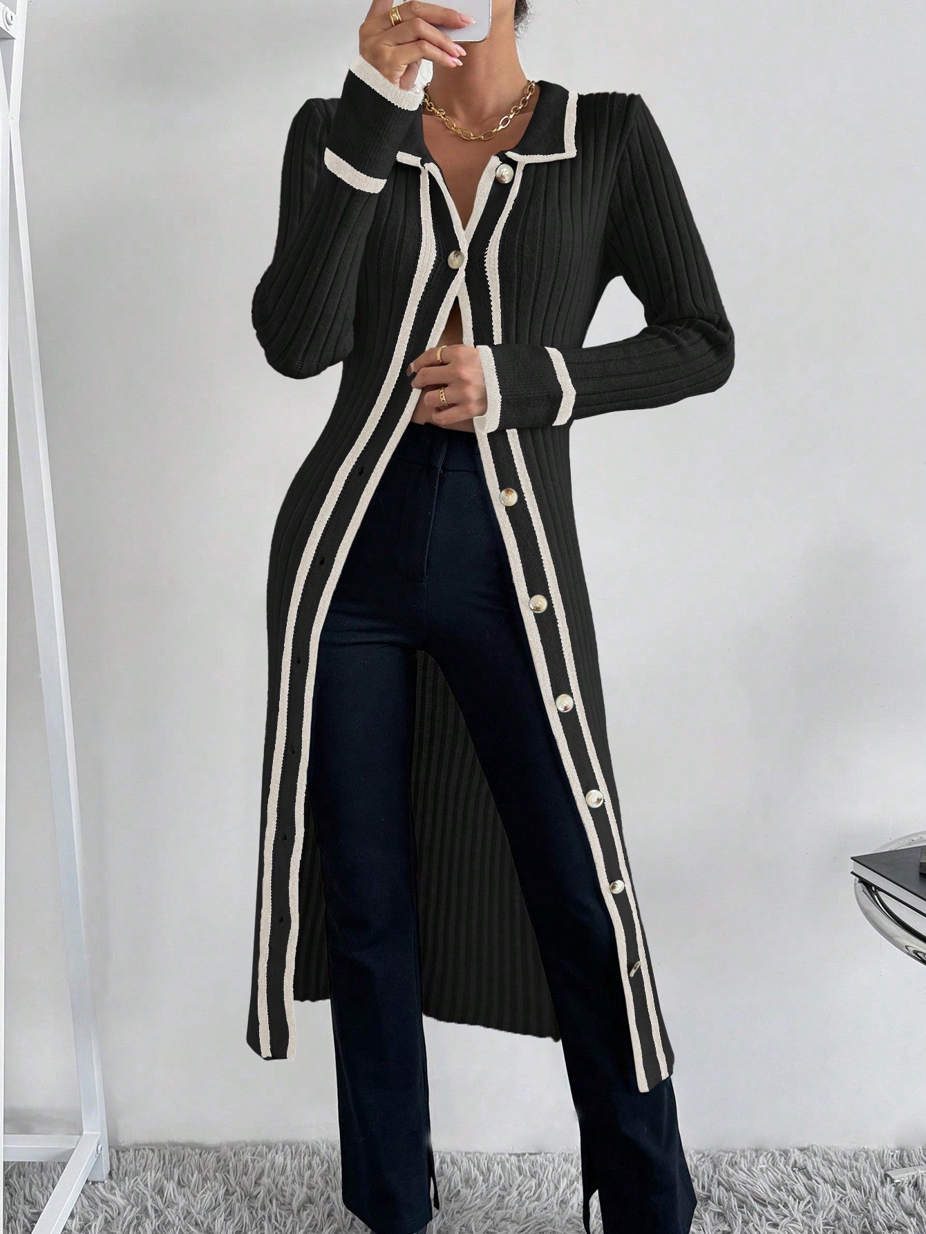 فستان سترة منقسم بألوان متداخلة وأطراف ملتفة و أزرار