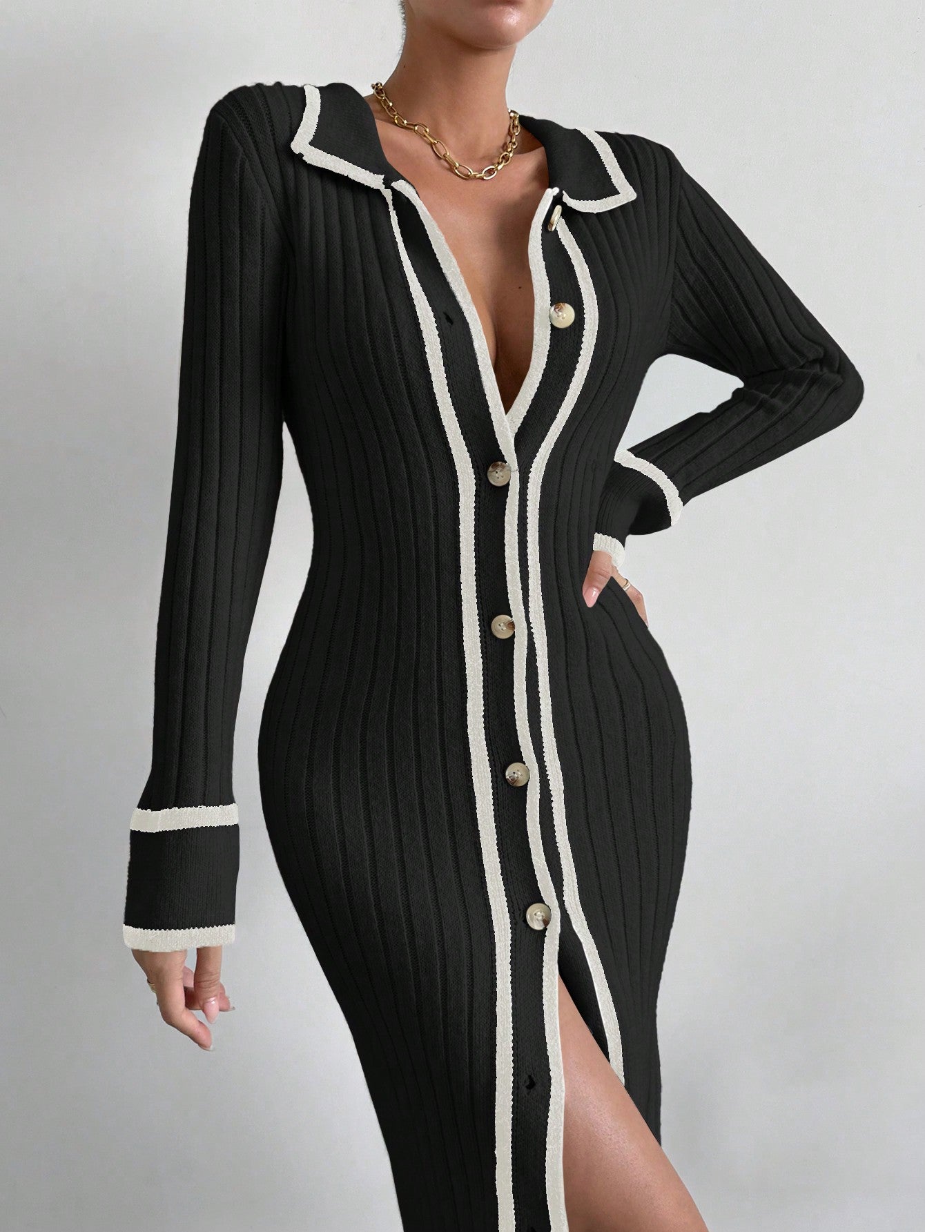 فستان سترة منقسم بألوان متداخلة وأطراف ملتفة و أزرار