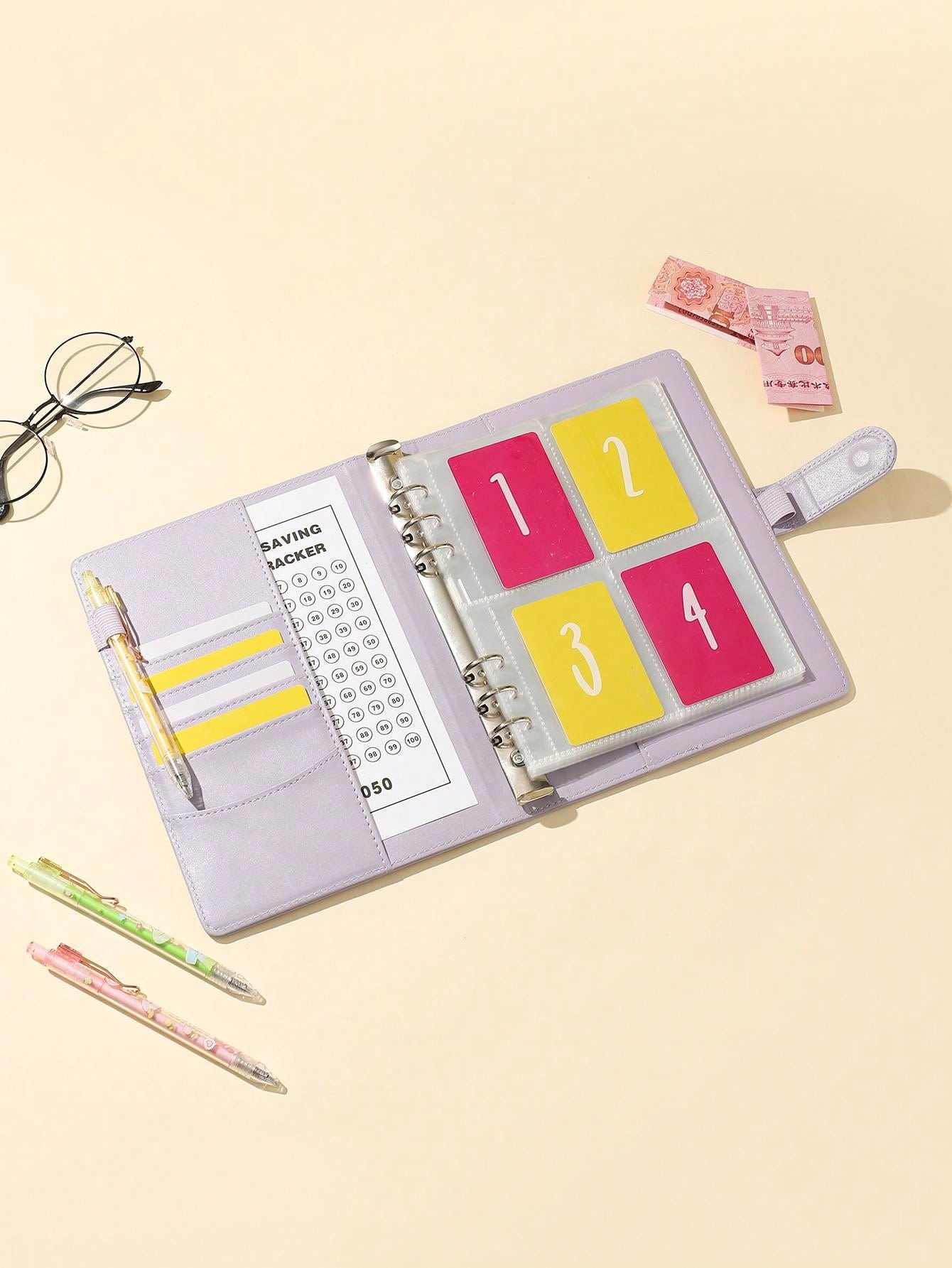 دفتر تحديات الادخار المالية بالظروف النقدية مع 100 ظرف، مجلد توفير المال للنقود، مجموعة 100 ظرف للمجلد التحدي، كتاب A5 للميزانية- طريقة سهلة وممتعة لتوفير 5050 دولاراً.