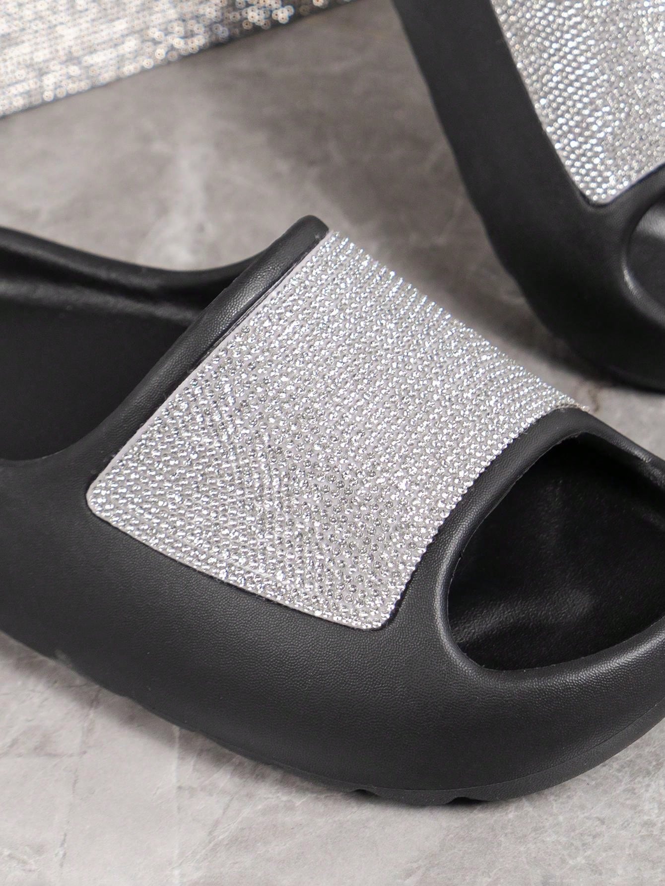 صندل بلاستيكي نسائي واسع القدم مرصع بنقوش ماسية مائية و نعل سميك للارتداء اليومي و الحفلات و الحمامات و الشواطئ داخل و خارج المنزل