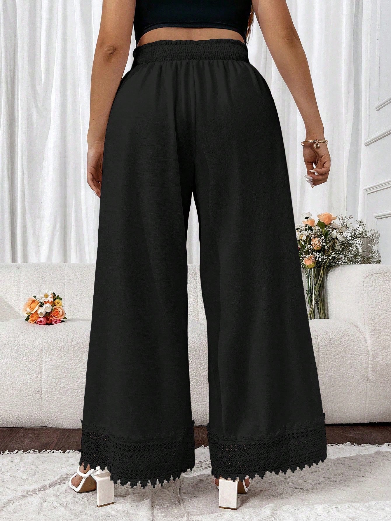 بنطلونات واسعة بخصر مرن بحزام مضفر و حزام قماشي بكشكشة للمقاسات الكبيرة