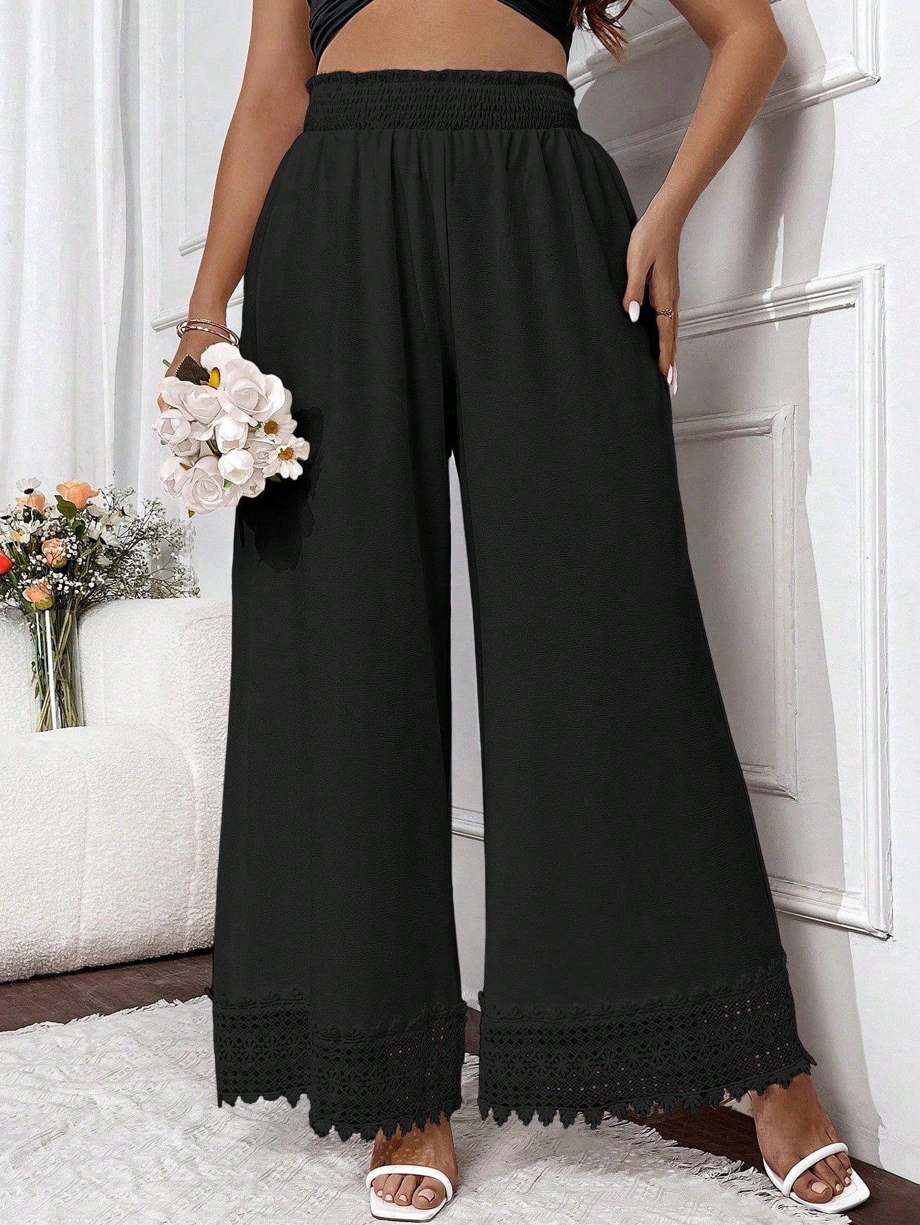 بنطلونات واسعة بخصر مرن بحزام مضفر و حزام قماشي بكشكشة للمقاسات الكبيرة