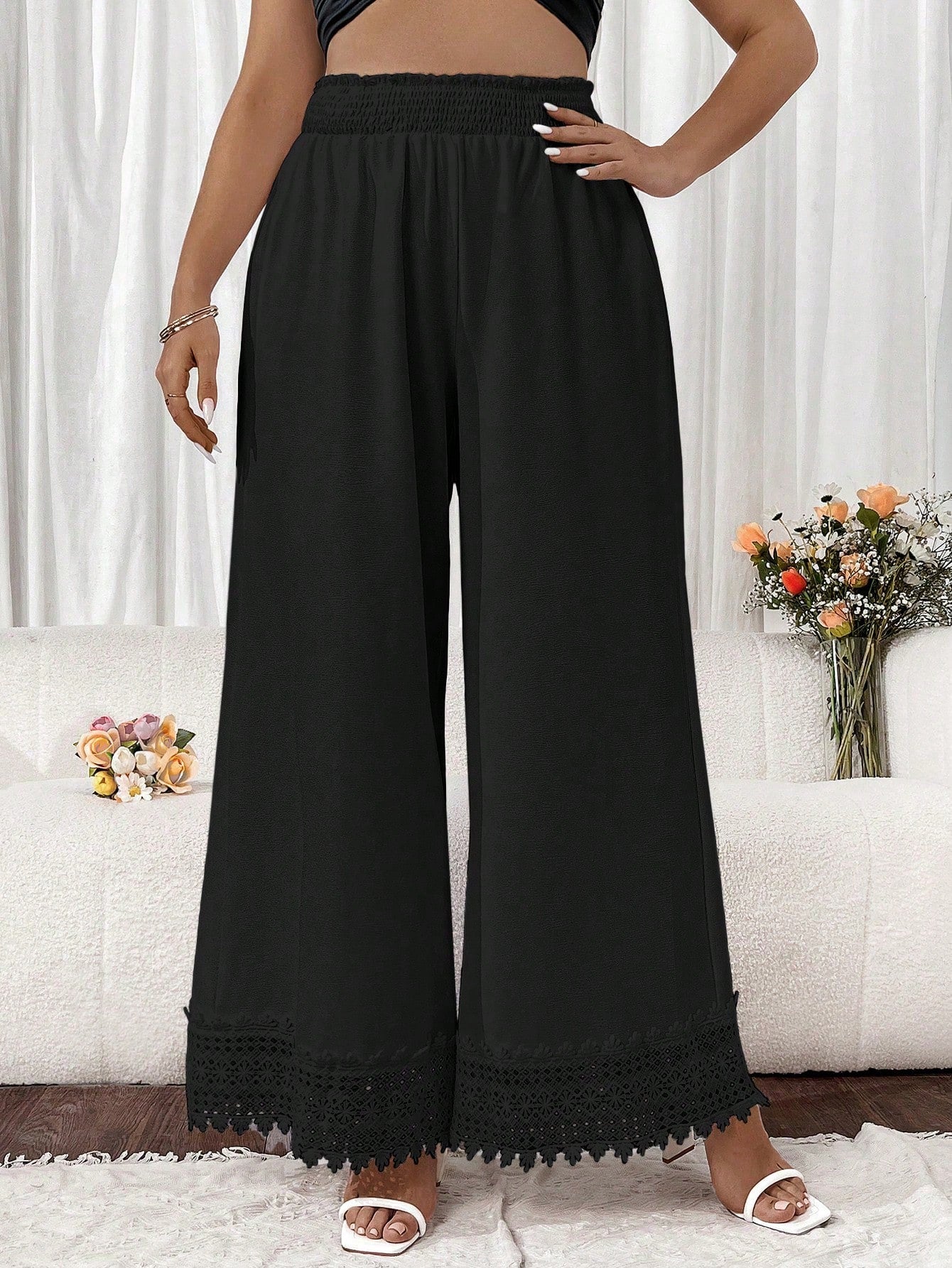 بنطلونات واسعة بخصر مرن بحزام مضفر و حزام قماشي بكشكشة للمقاسات الكبيرة