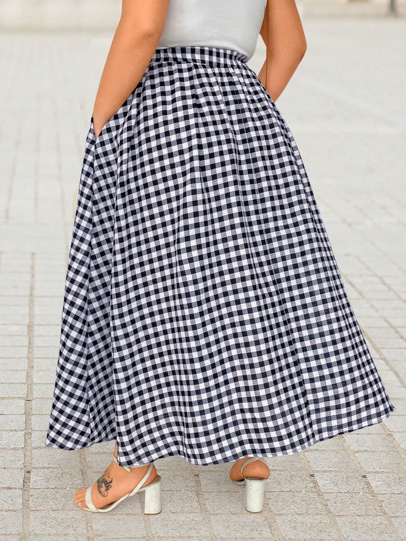 تنورة مطبعة بنقشة المربعات للسيدات من مقاس كبير بجيوب مائلة