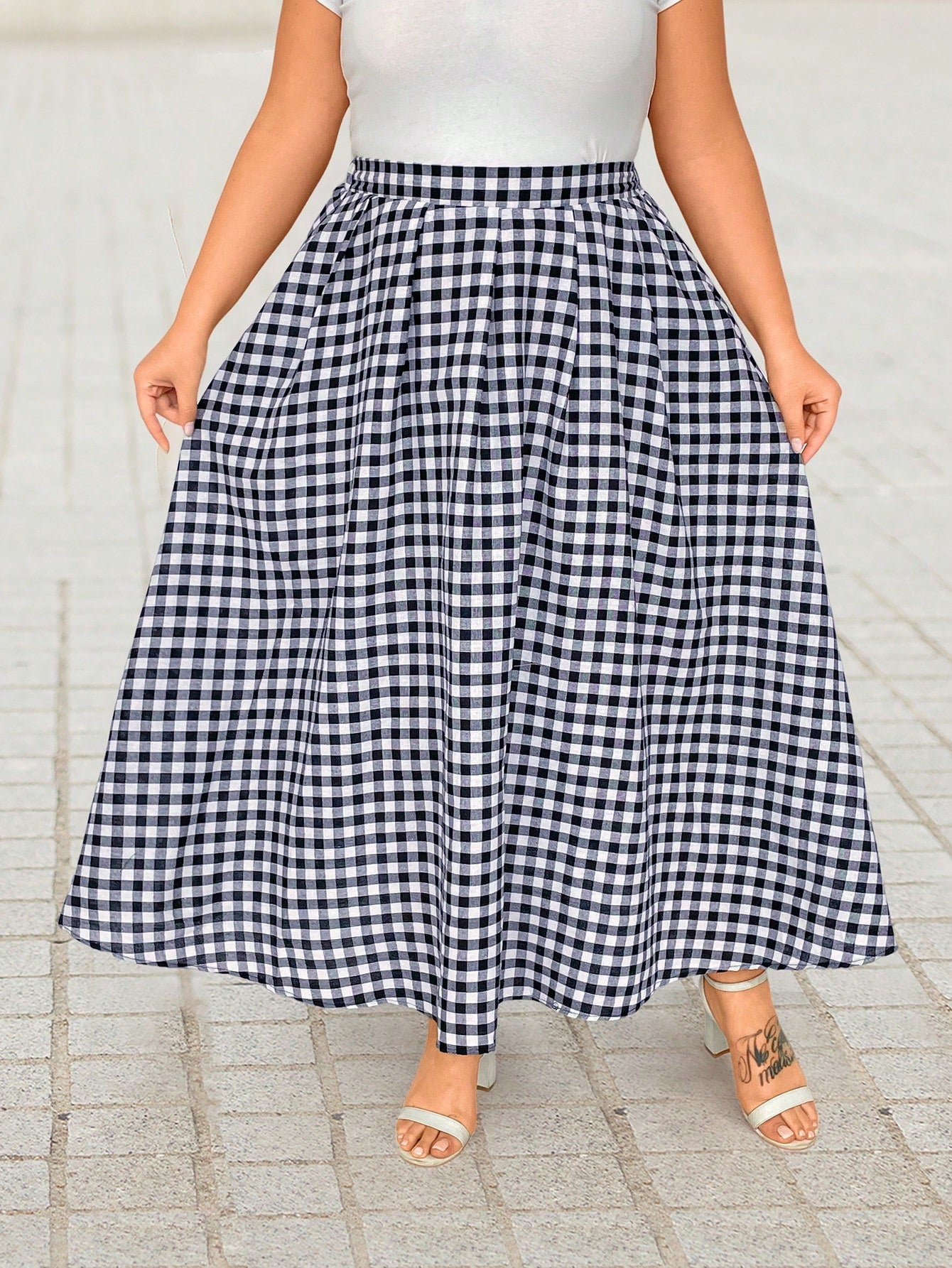 تنورة مطبعة بنقشة المربعات للسيدات من مقاس كبير بجيوب مائلة