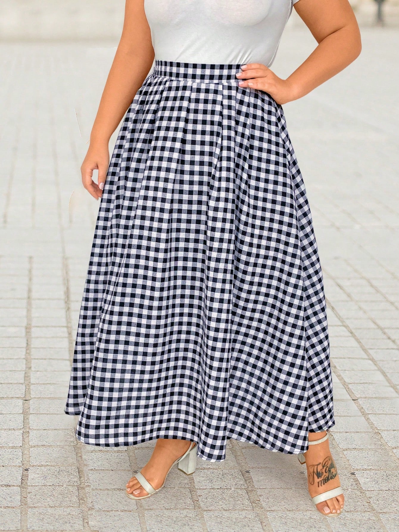 تنورة مطبعة بنقشة المربعات للسيدات من مقاس كبير بجيوب مائلة