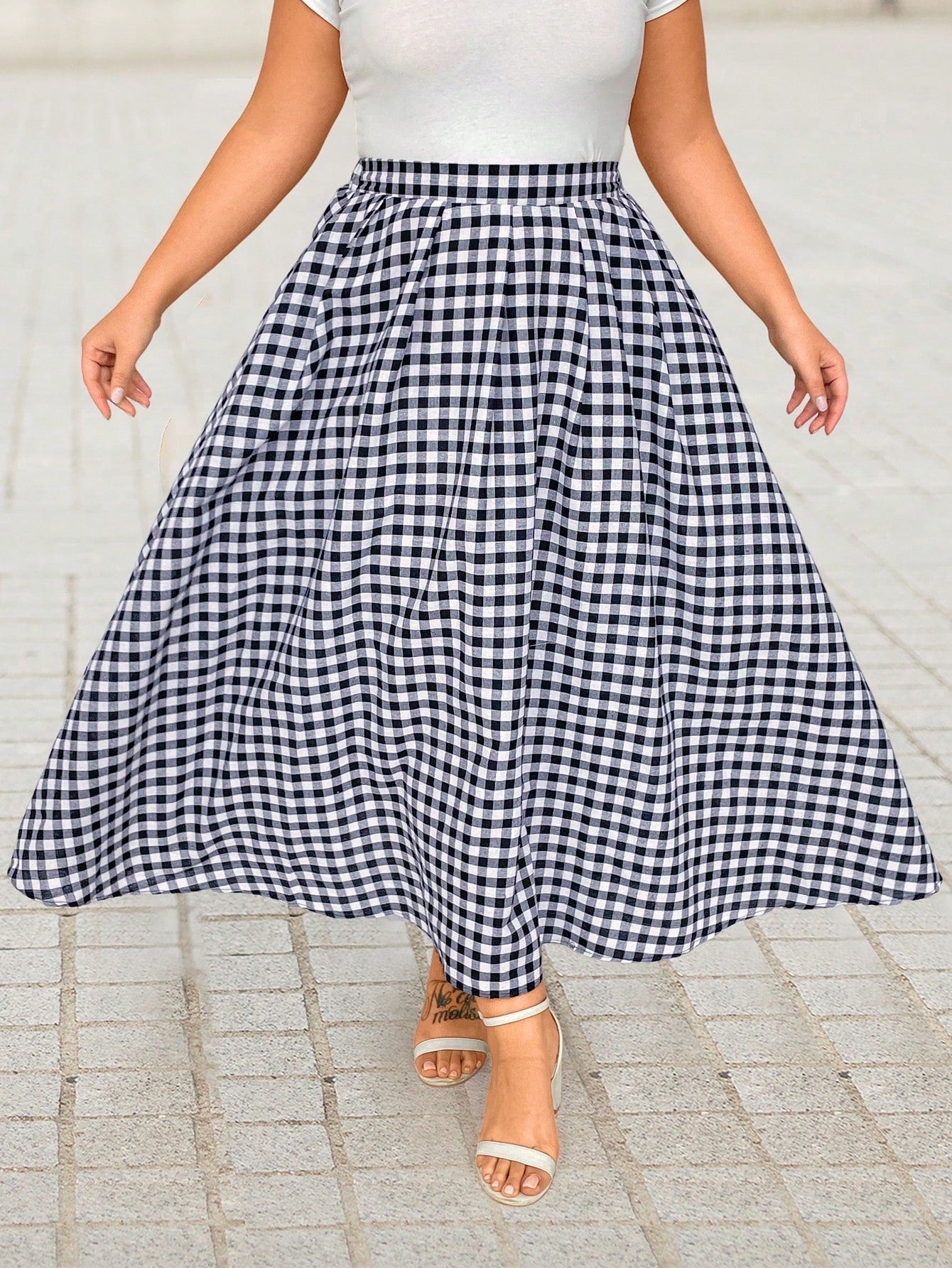 تنورة مطبعة بنقشة المربعات للسيدات من مقاس كبير بجيوب مائلة