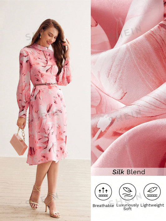 فستان بطبعة نباتات حريرية ، ياقة مفتوحة بشكل مفتاح ، أكمام بأسلوب المصباح