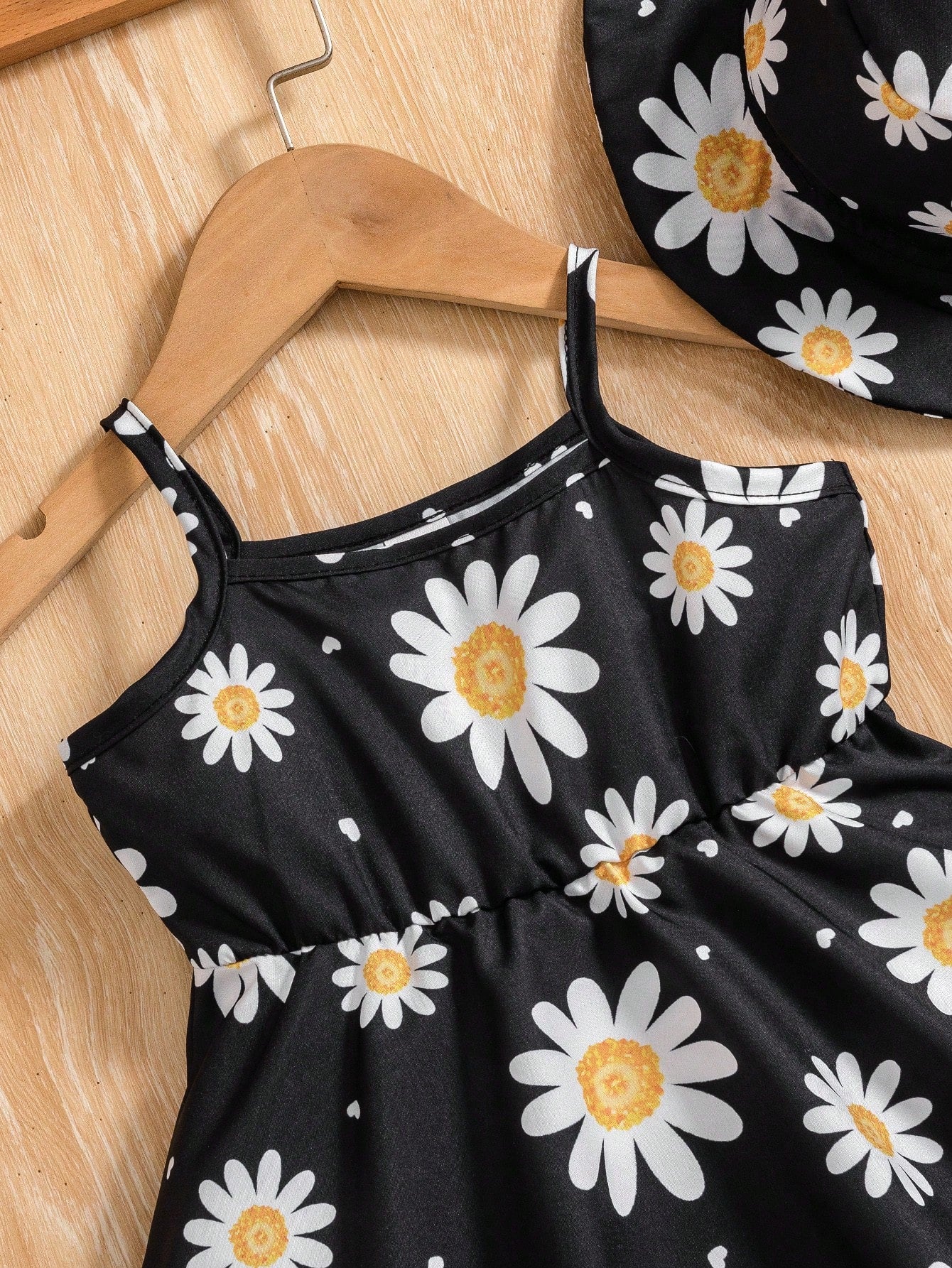 فستان طفلة بطبعة زهور، مزين بحزام ورباط الخصر