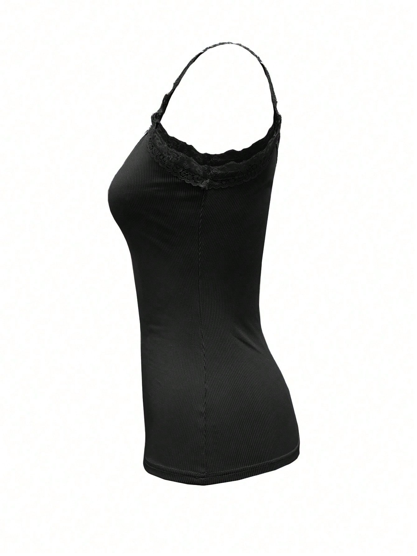 قميص بتنورة ضيقة بحزوز لاصقة من الدانتيل