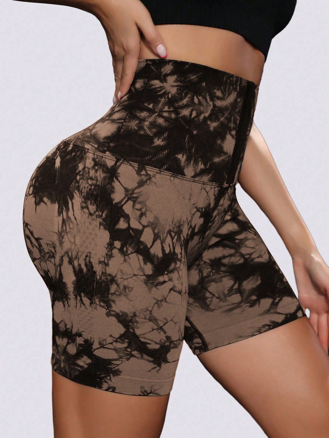 شورت رياضي للسيدات بعينة ملونة و حبكة الخطاف