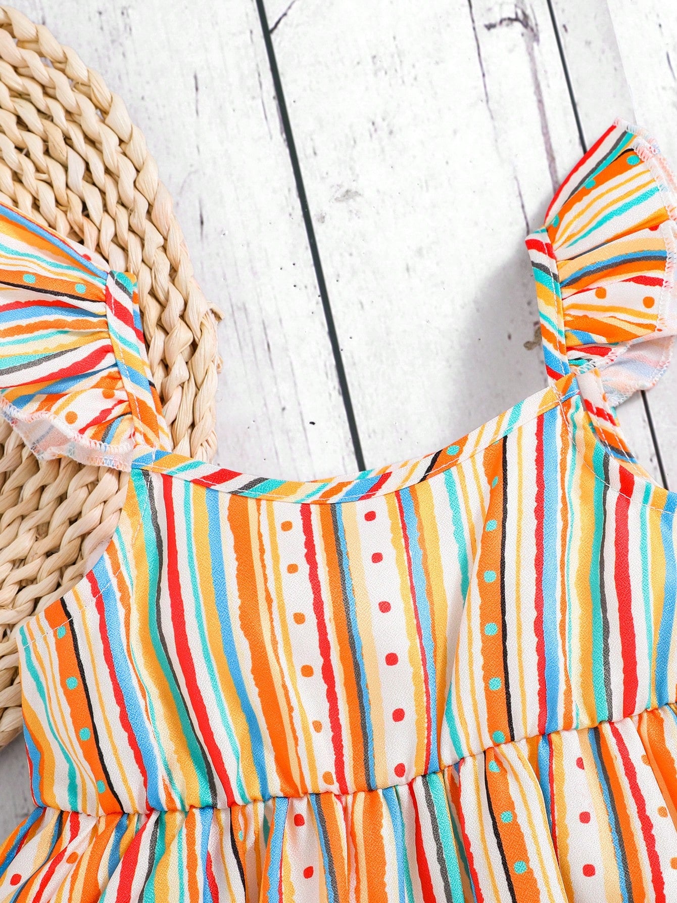 مجموعة فتاة رضيعة جميلة بأكمام واسعة متموجة مخططة ملونة ، بمرونة حزام الخصر، وشورت صلب للصيف