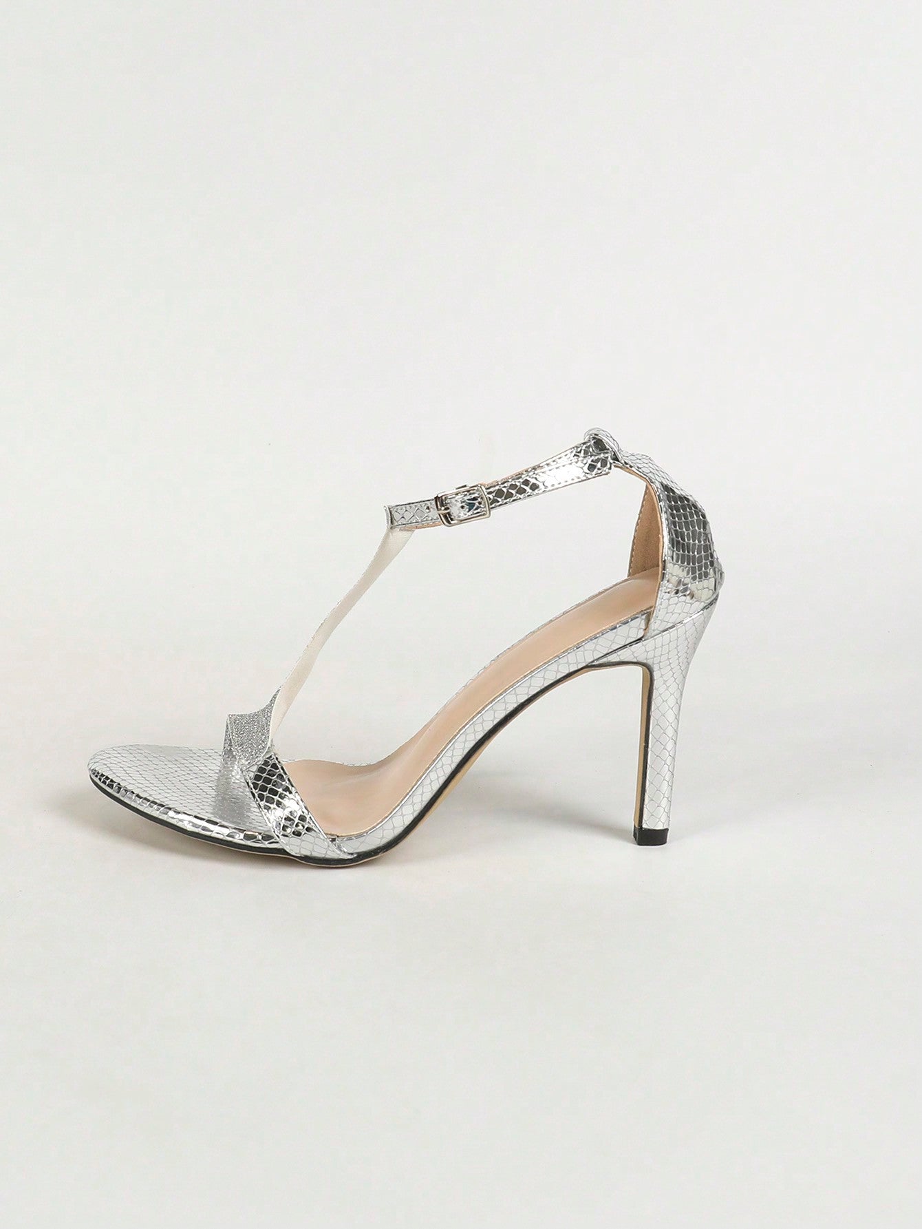 صنادل بكعب رفيع ورأس مستدير للنساء