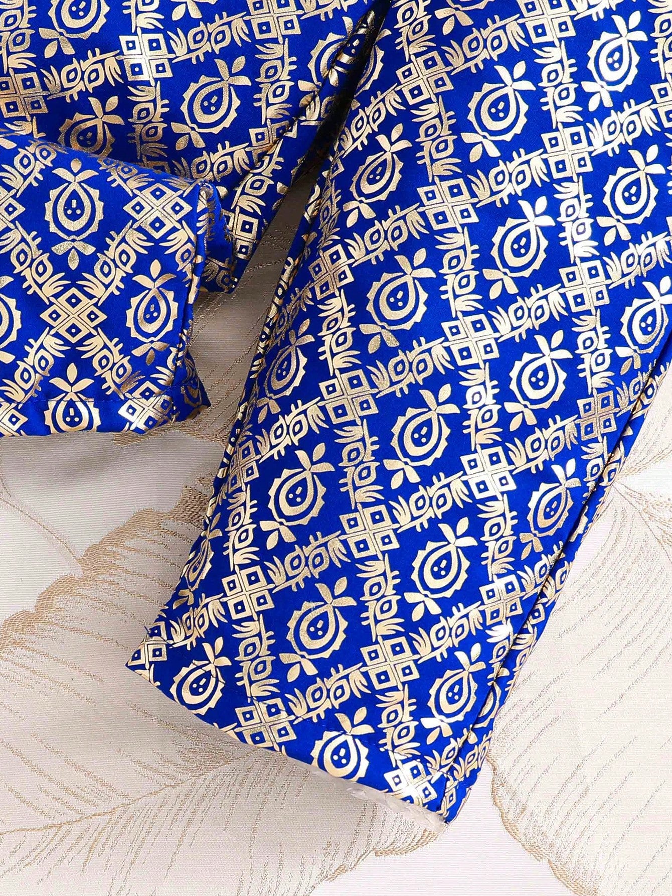 مجموعة قميص دبابة وبنطال للفتيات الرضع يناسب الصيف مزينة بطبعات ذهبية وخرز رائعة