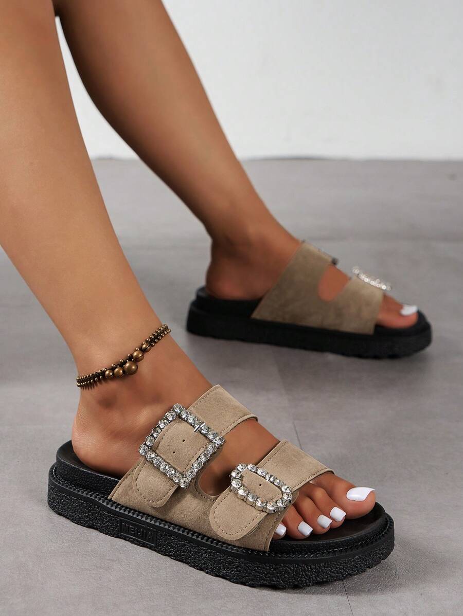 صنادل نسائية