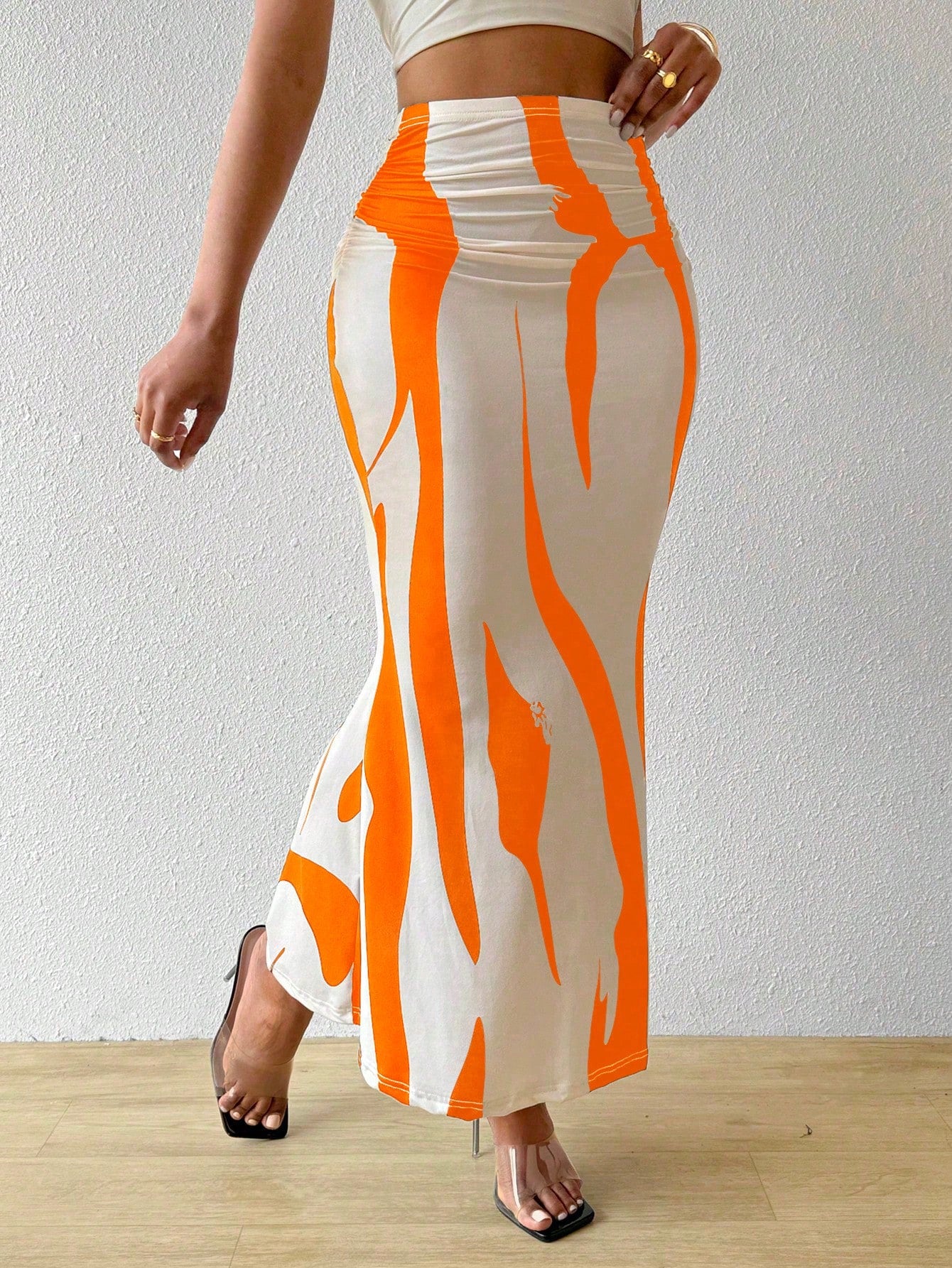 تنورة طويلة غير متماثلة مطبوعة بنمط هندسي للسيدات