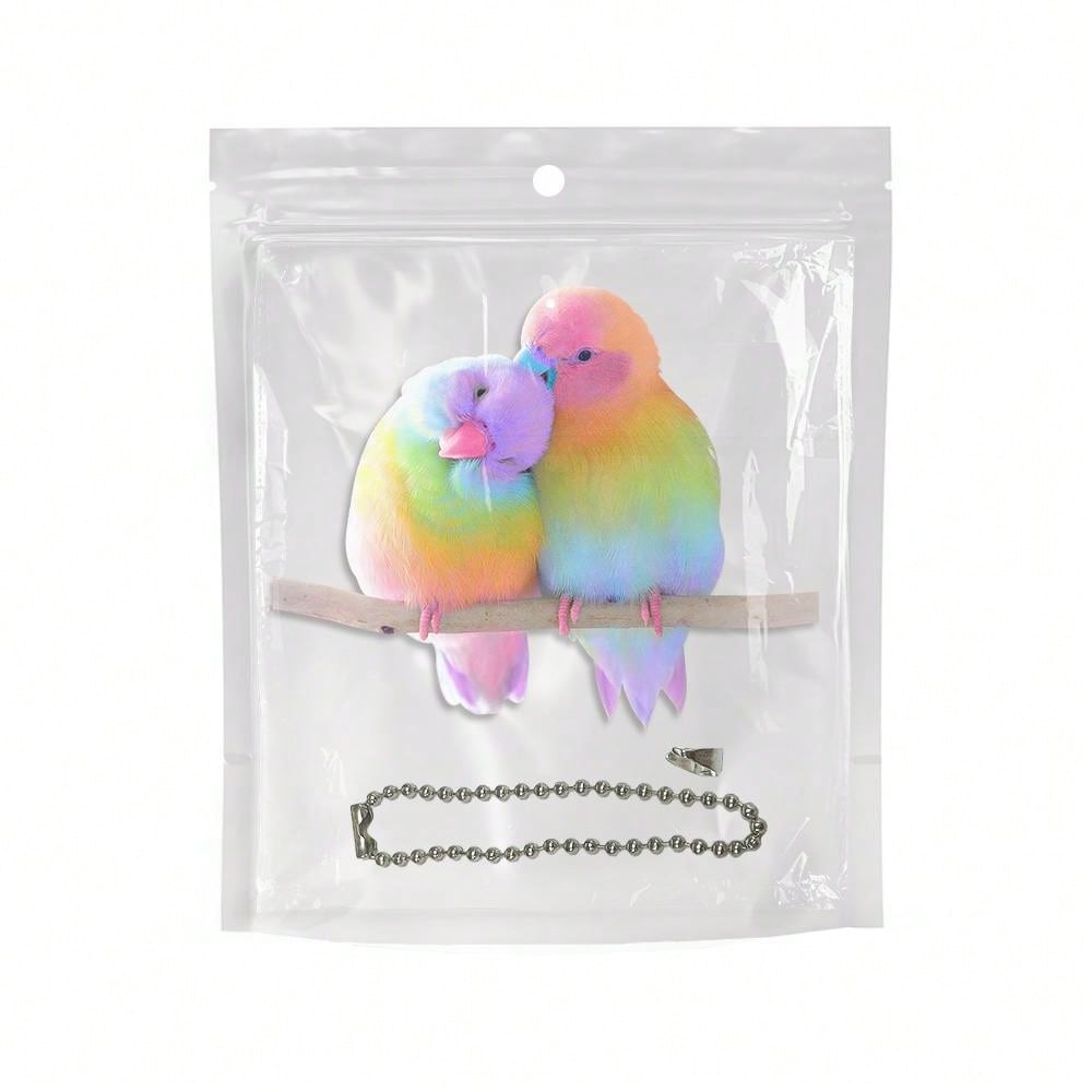 قلادة طبعت عليها طائر ملونة