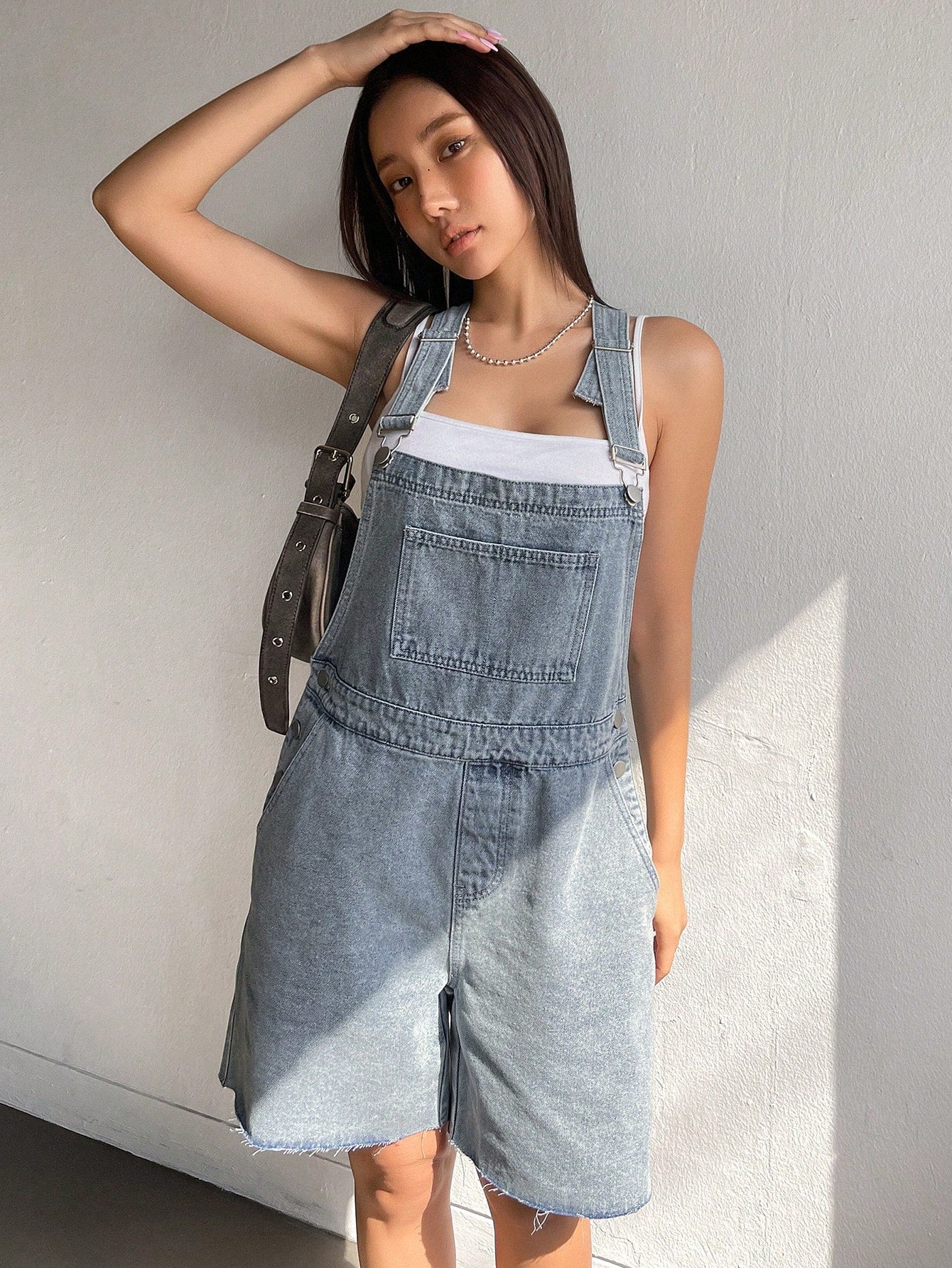 زي تقفيط جينز للنساء ذو لون سادة و تصميم بدون أكمام مع جيوب وحواف متقشرة