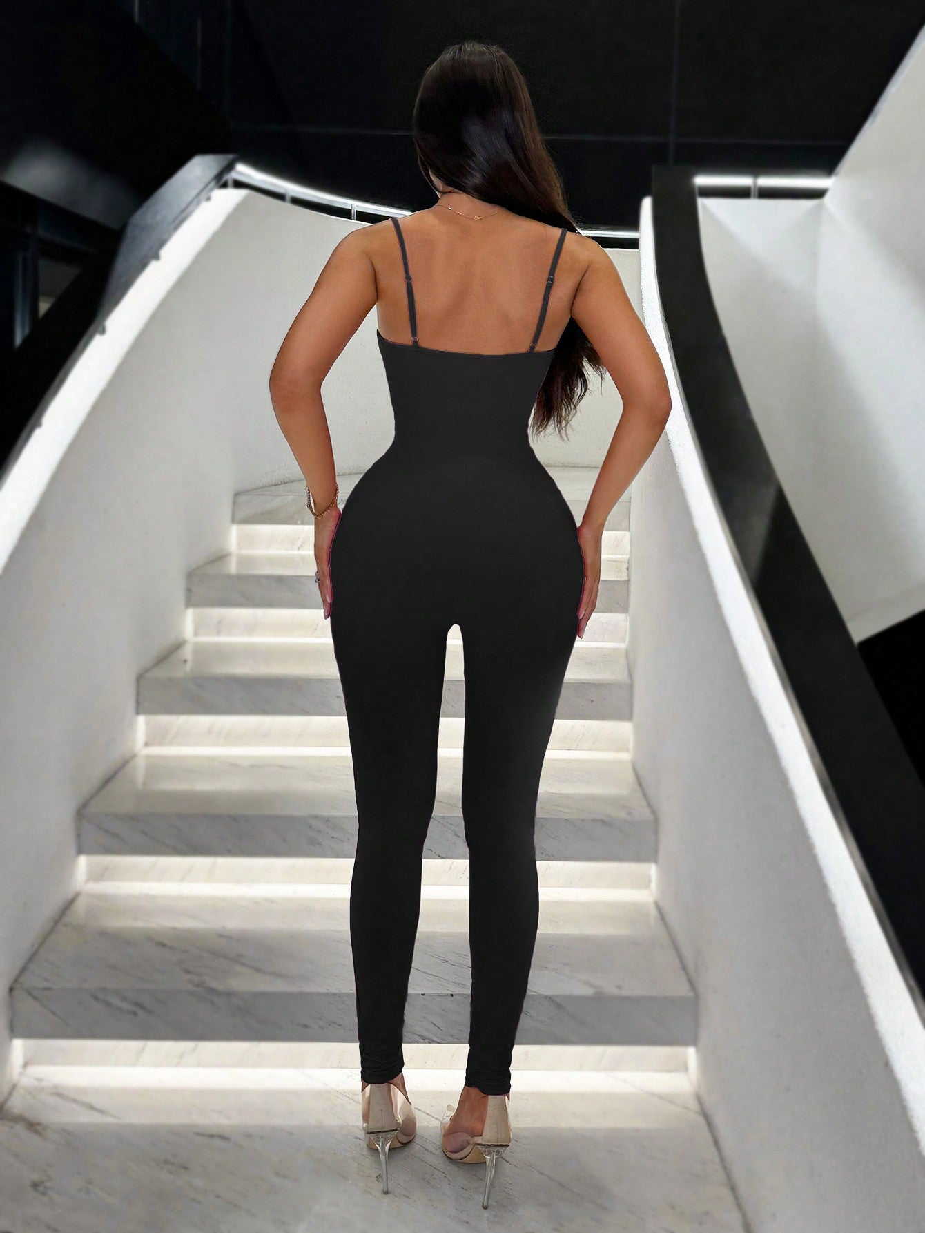 جمبسوت المرأة الخليعة الطويلة المشدودة الناعمة