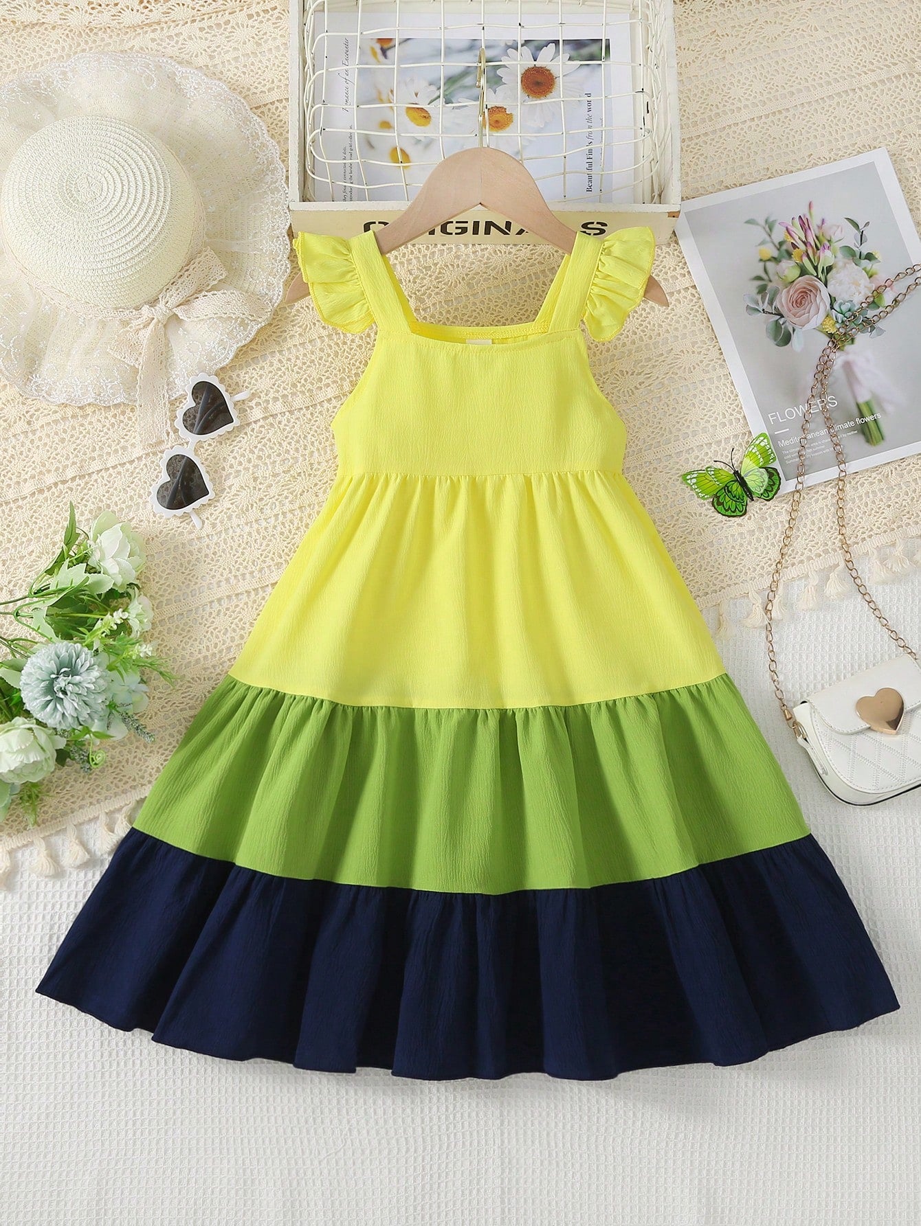 فساتين طفلة صغيرة