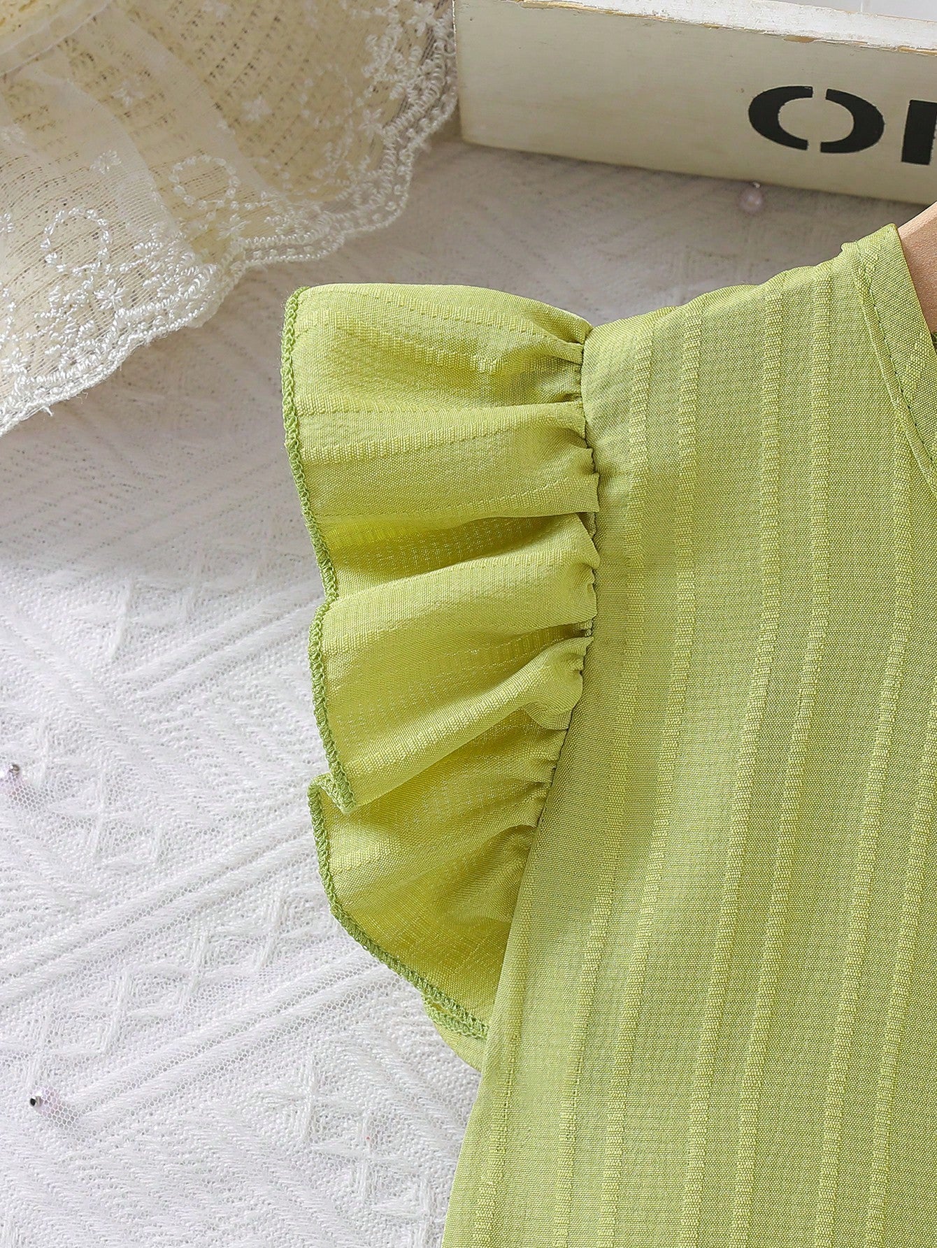 فستان صيفي للفتيات الصغيرات ذو تصميم أنيق وأنيق بأكمام قصيرة من الدانتيل حقيبة