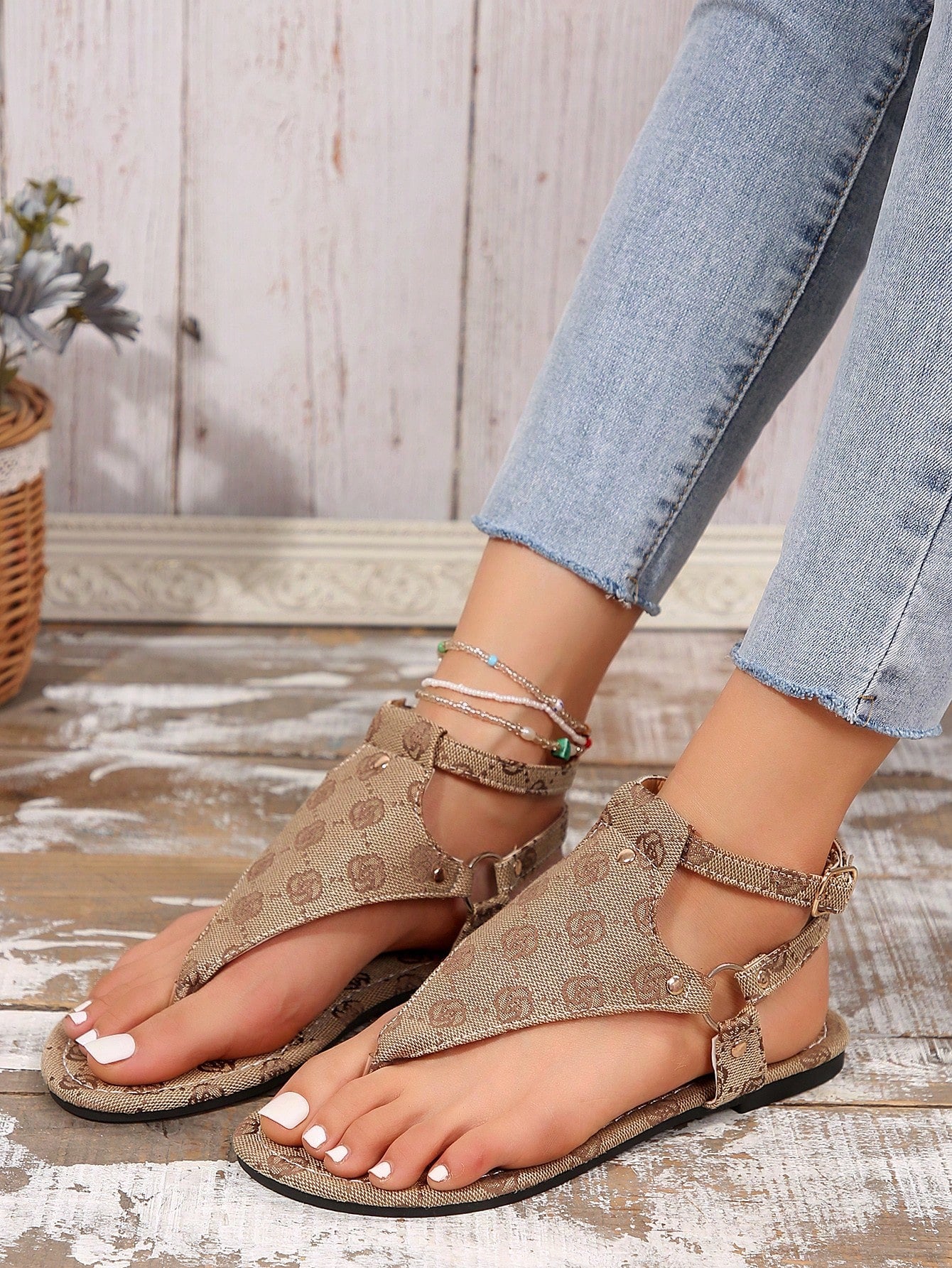 صنادل مسطحة نسائية