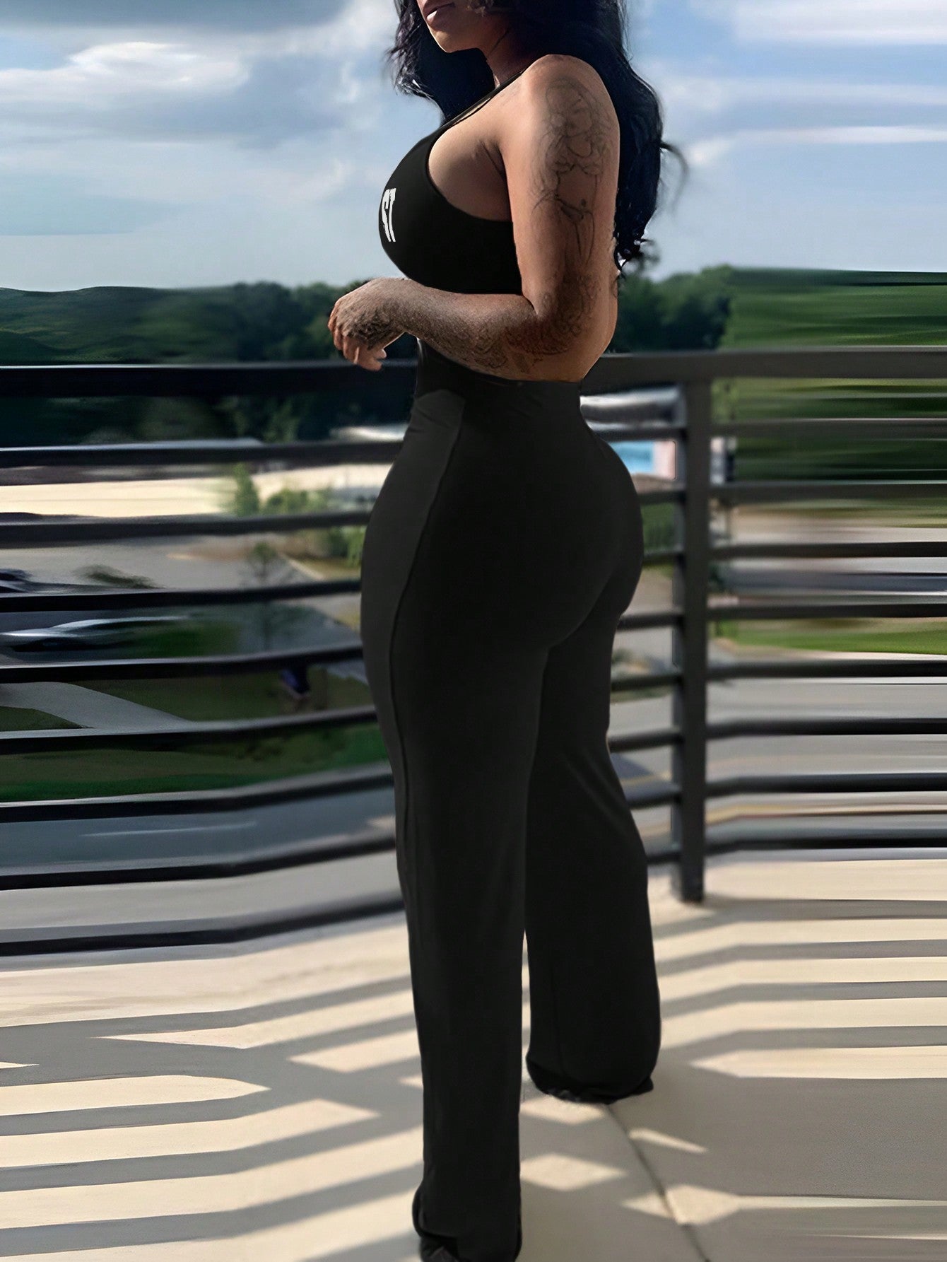 بدلة قصيرة نسائية غير رسمية بدون أكمام مطبوع عليها كلمات للاستخدام اليومي في فصل الصيف