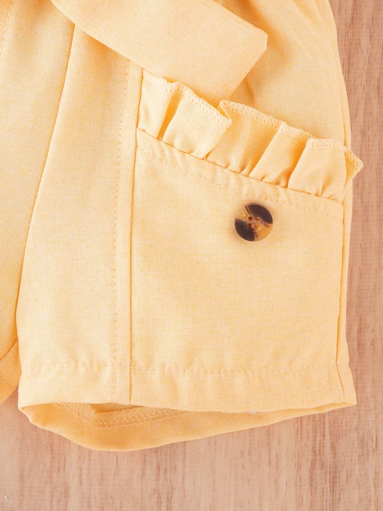 مجموعة ملابس علوية بناتية ربيعية-صيفية بدون أكمام وأربطة صغيرة وسروال قصير بحزام خصر للأزياء الصيفية للفتيات الرضع الأنيقات والعارضات