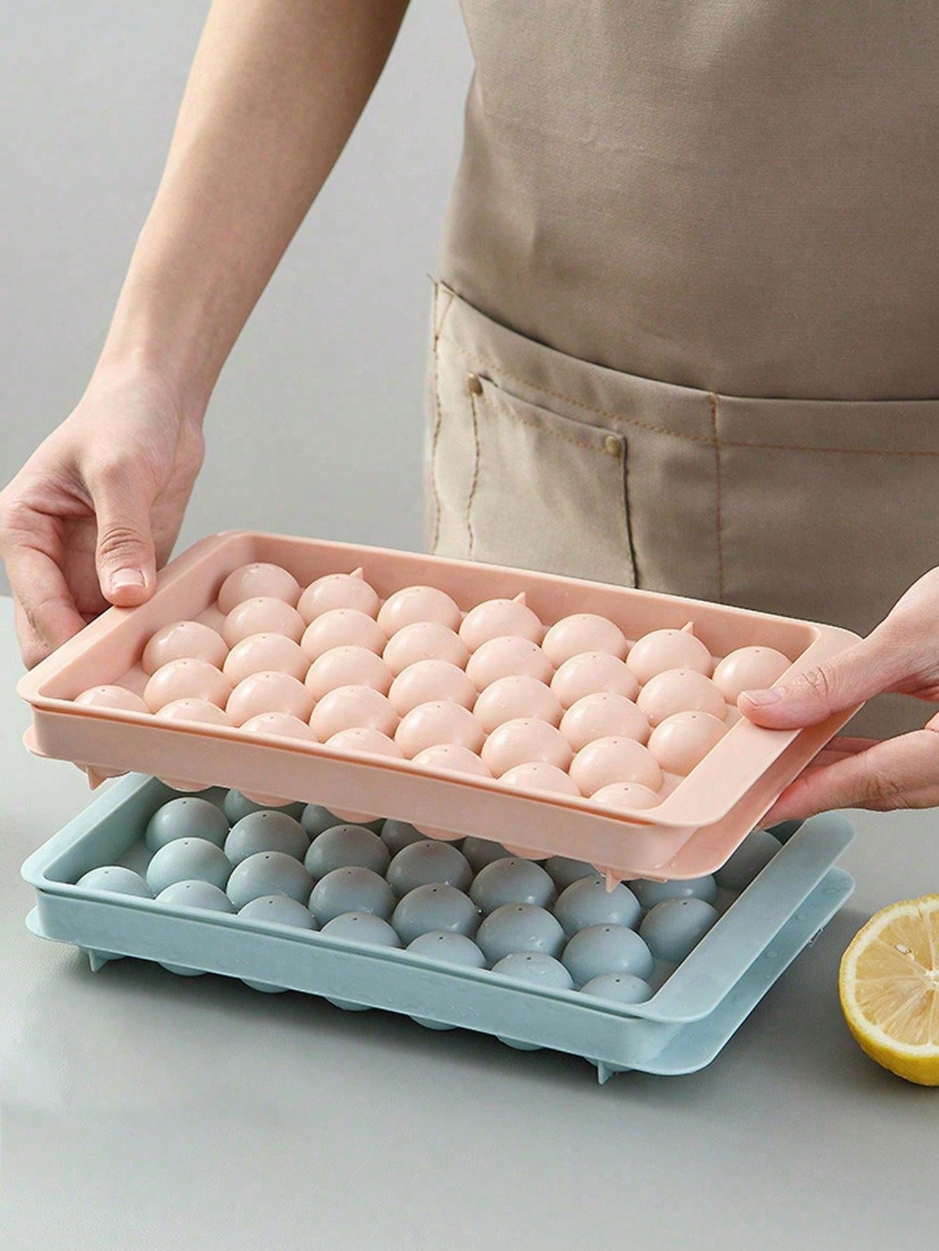 قالب كرات الثلج الدائرية بغطاء