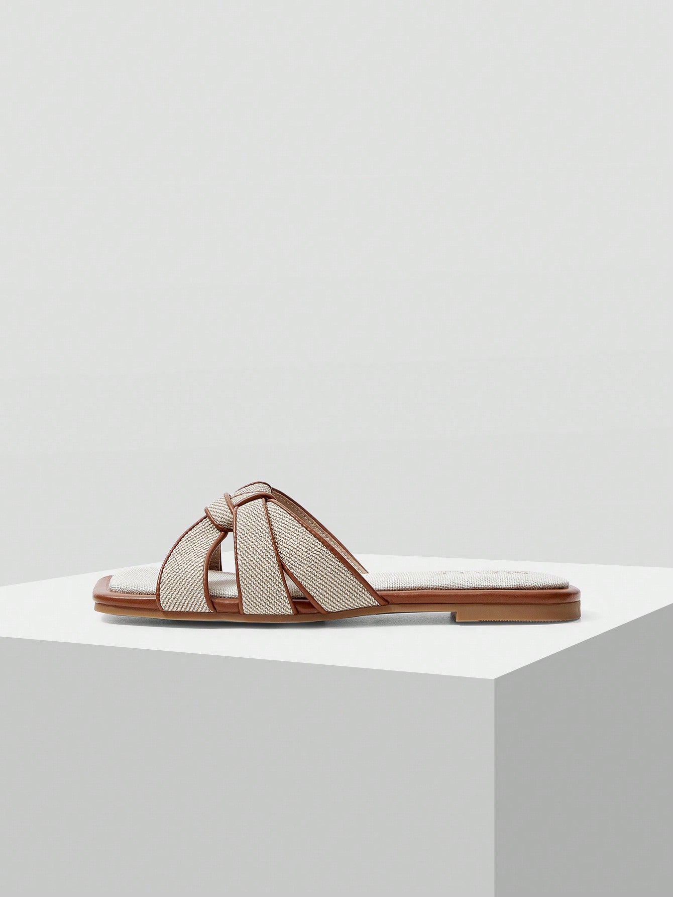 صنادل مسطحة نسائية