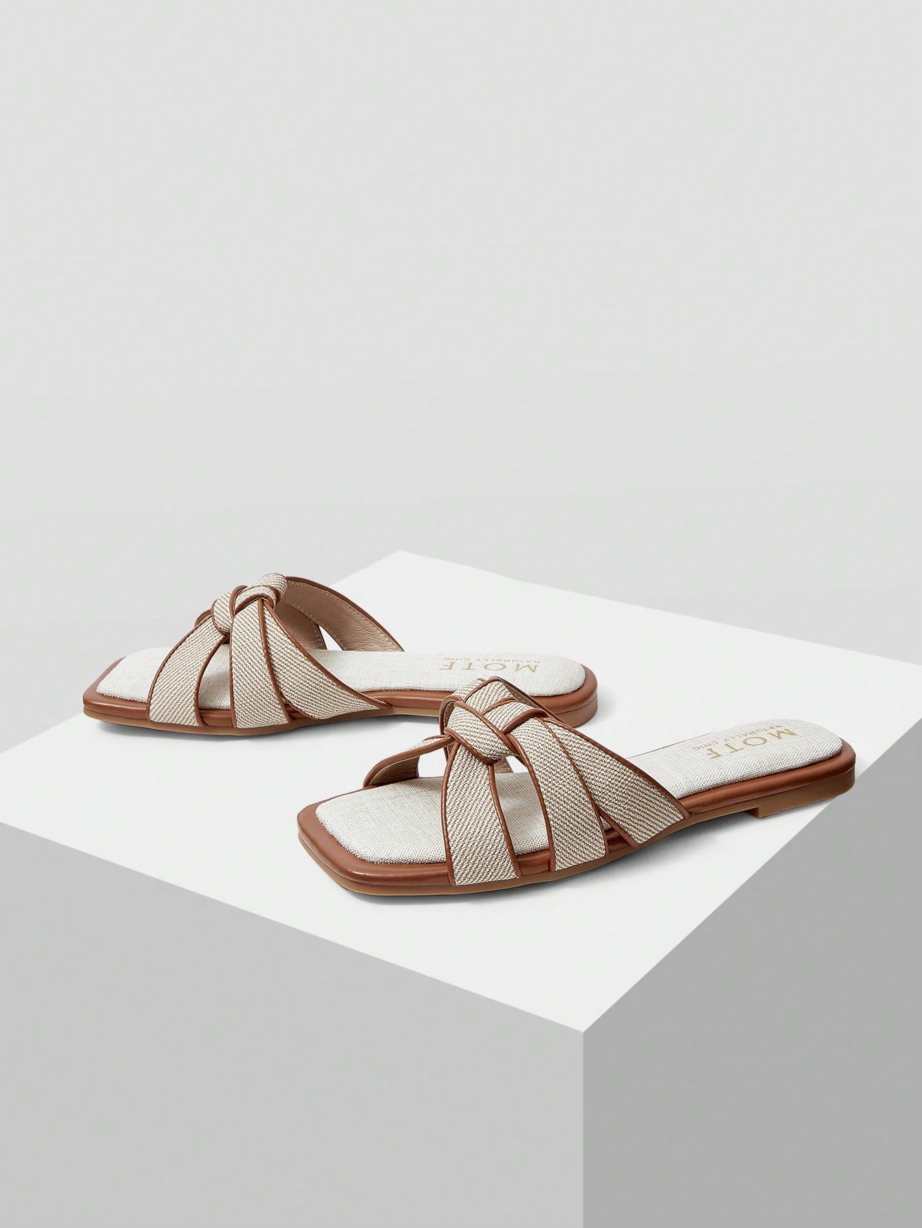 صنادل مسطحة نسائية