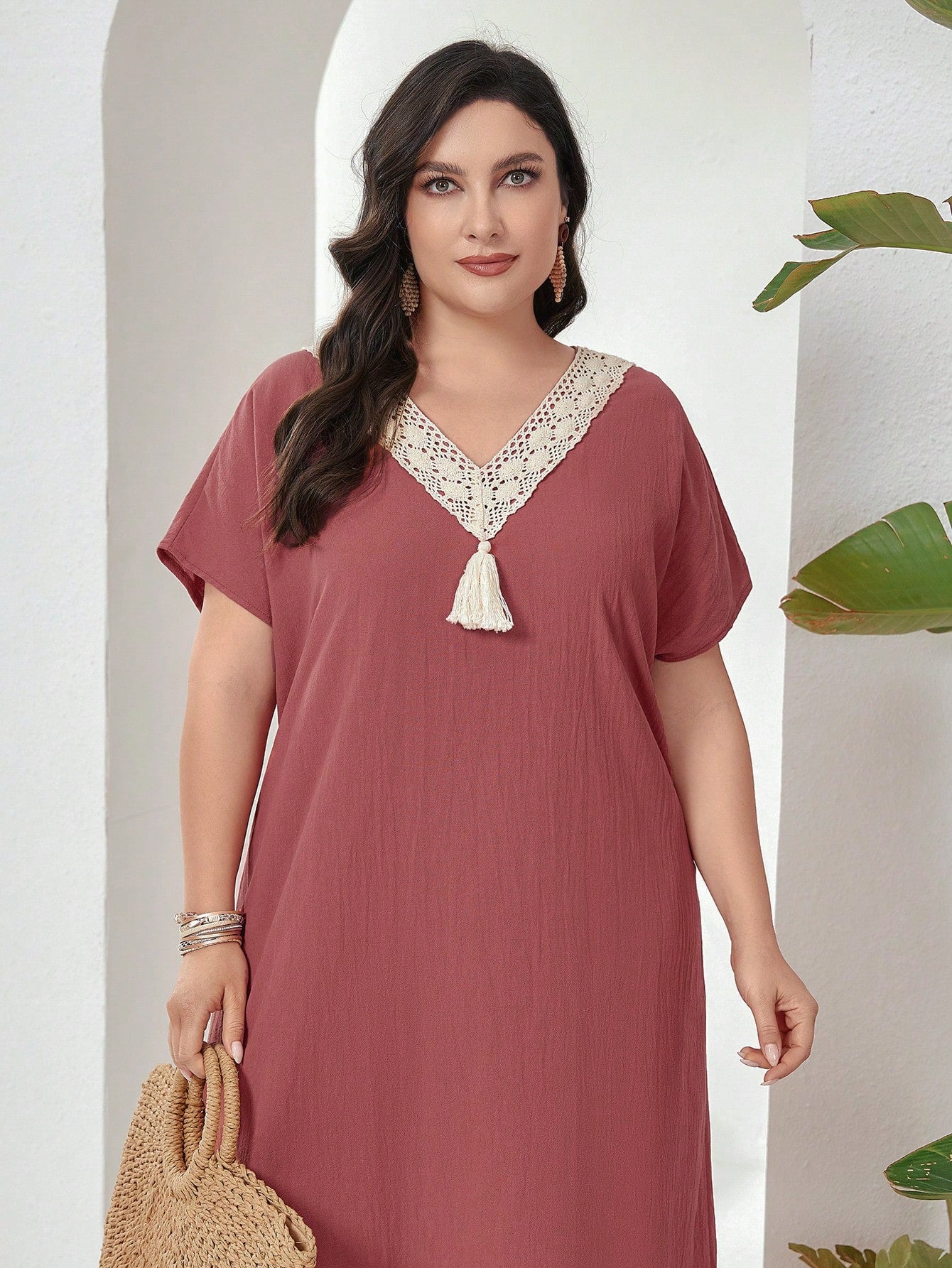 فستان صيفي بحجم كبير عارضة، عنق مستدير، تصميم ملون بقطع الدانتيل، كم فراشة، طويل الأكمام