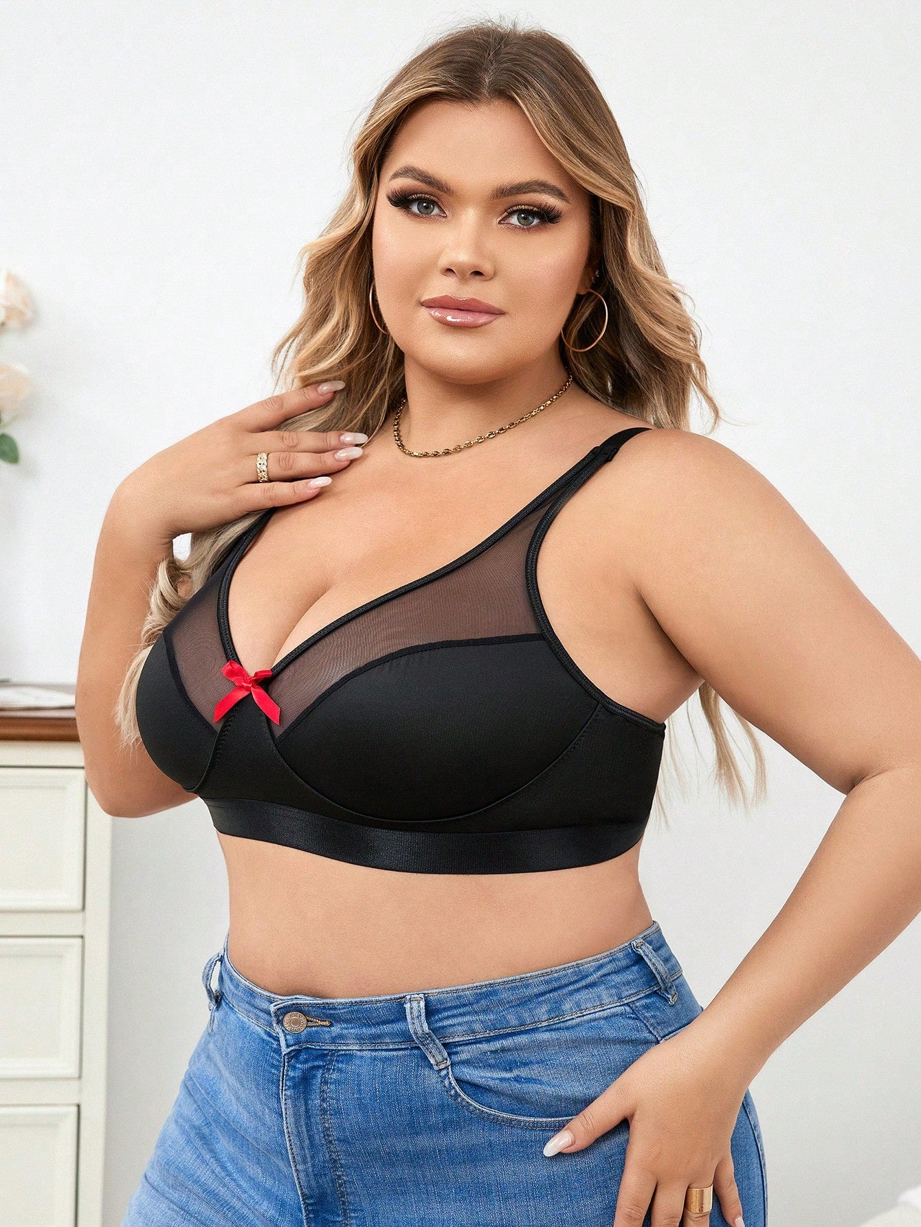 حمالة صدر من الحرير اللبني ذات مقاس زائد مع شبكة شفافة (قطعة واحدة)