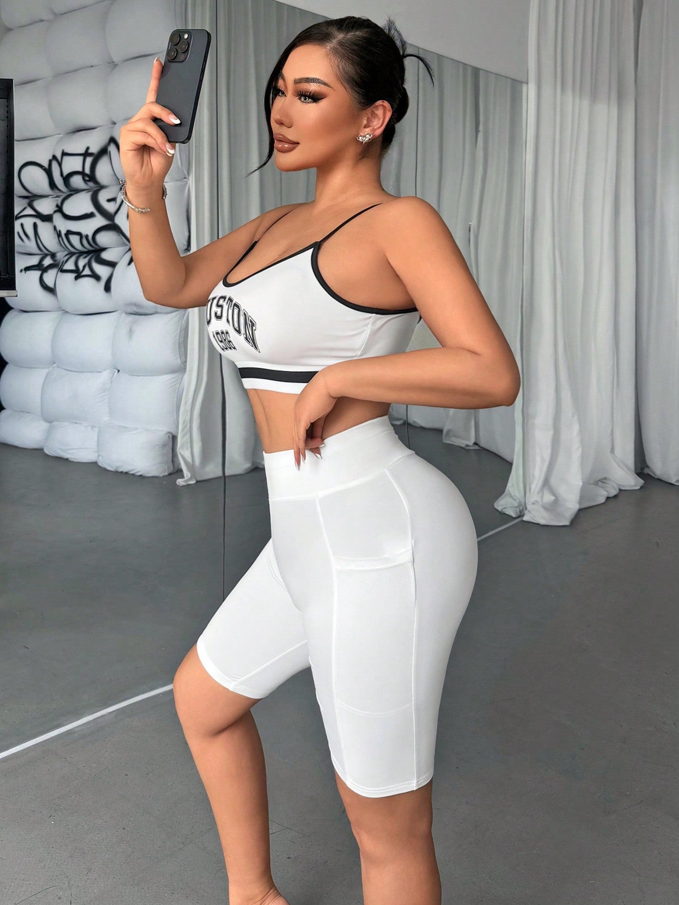 بنطلون طويل بالخصر العالي وجيوب جانبية بلون سادة، طول 5/4