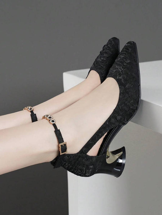 أحذية كعب نسائية