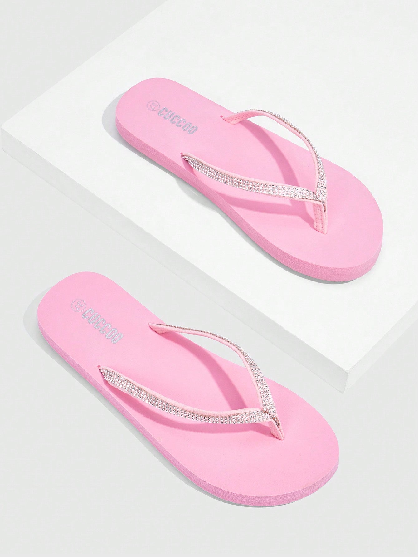 صنادل نسائية عصرية شكل الكاووكا (كوكو) للهالوين