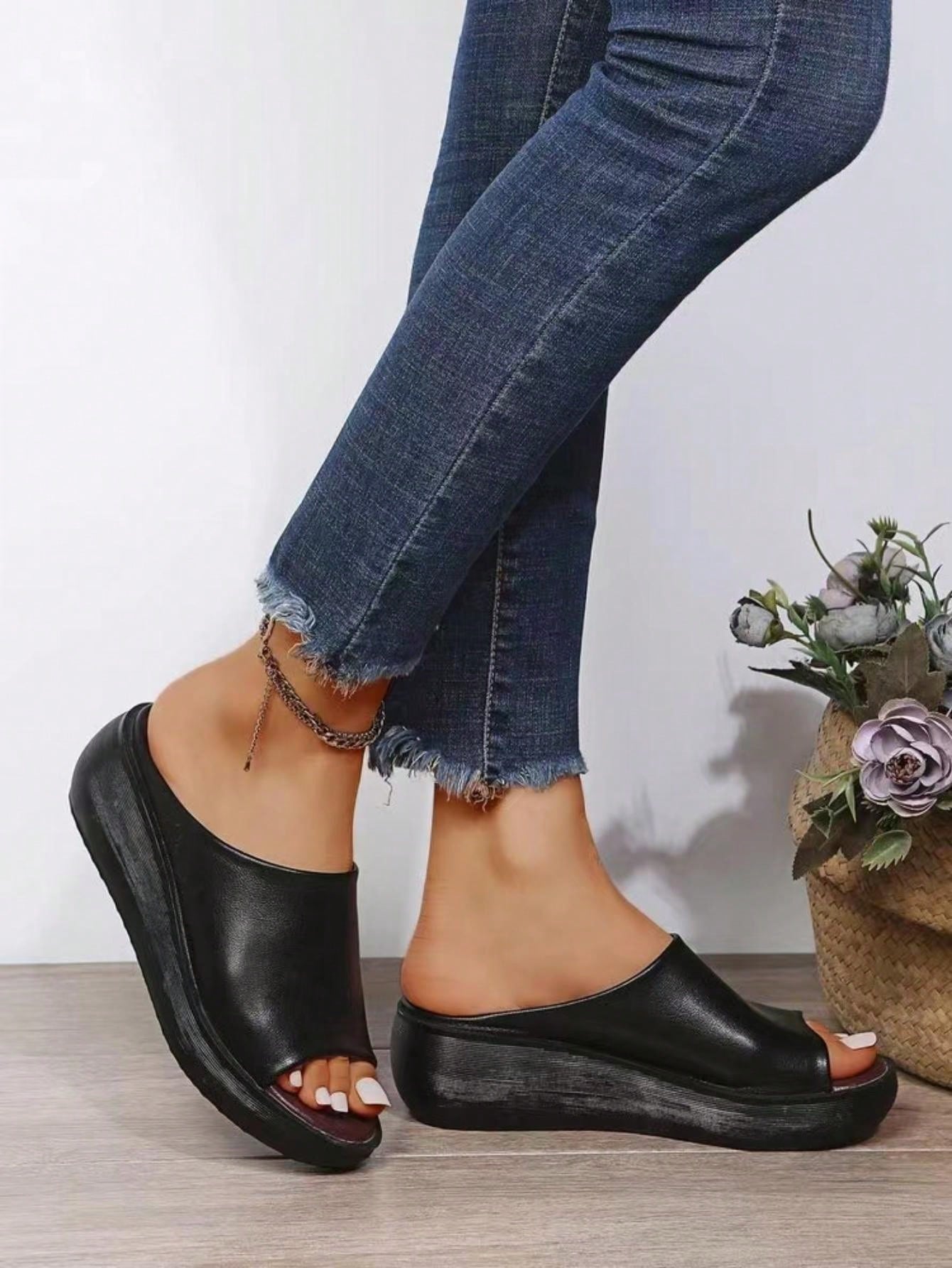 نعل سميك وكاجوال نسائي بتصميم البيني الكلاسيكي