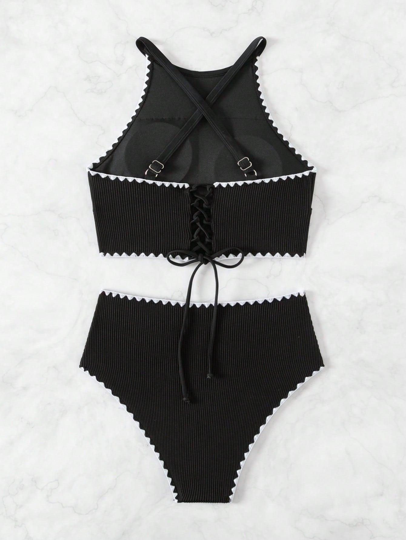 مجموعة تانكيني للشاطئ بتفاصيل متباينة للصيف