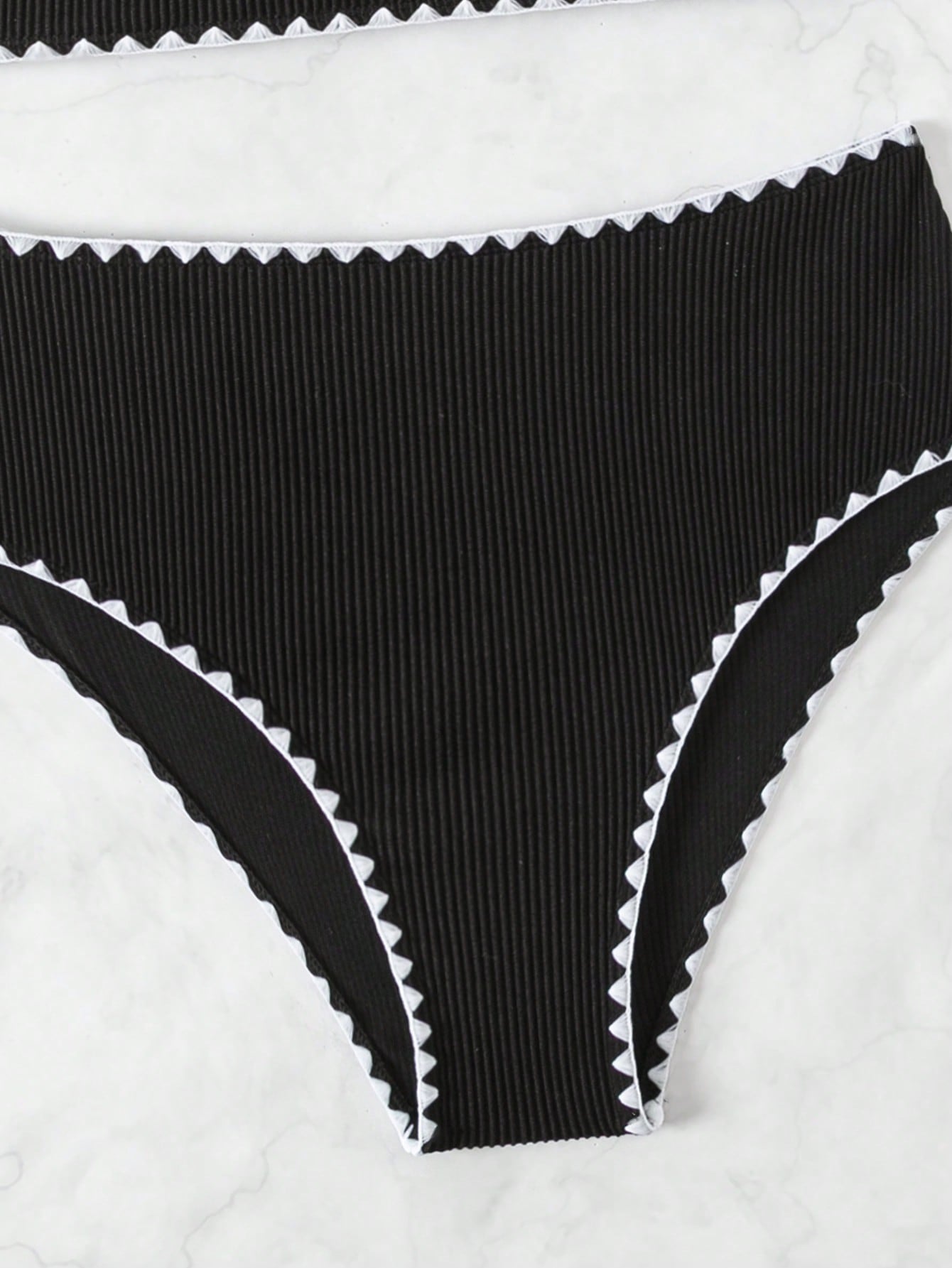 مجموعة تانكيني للشاطئ بتفاصيل متباينة للصيف