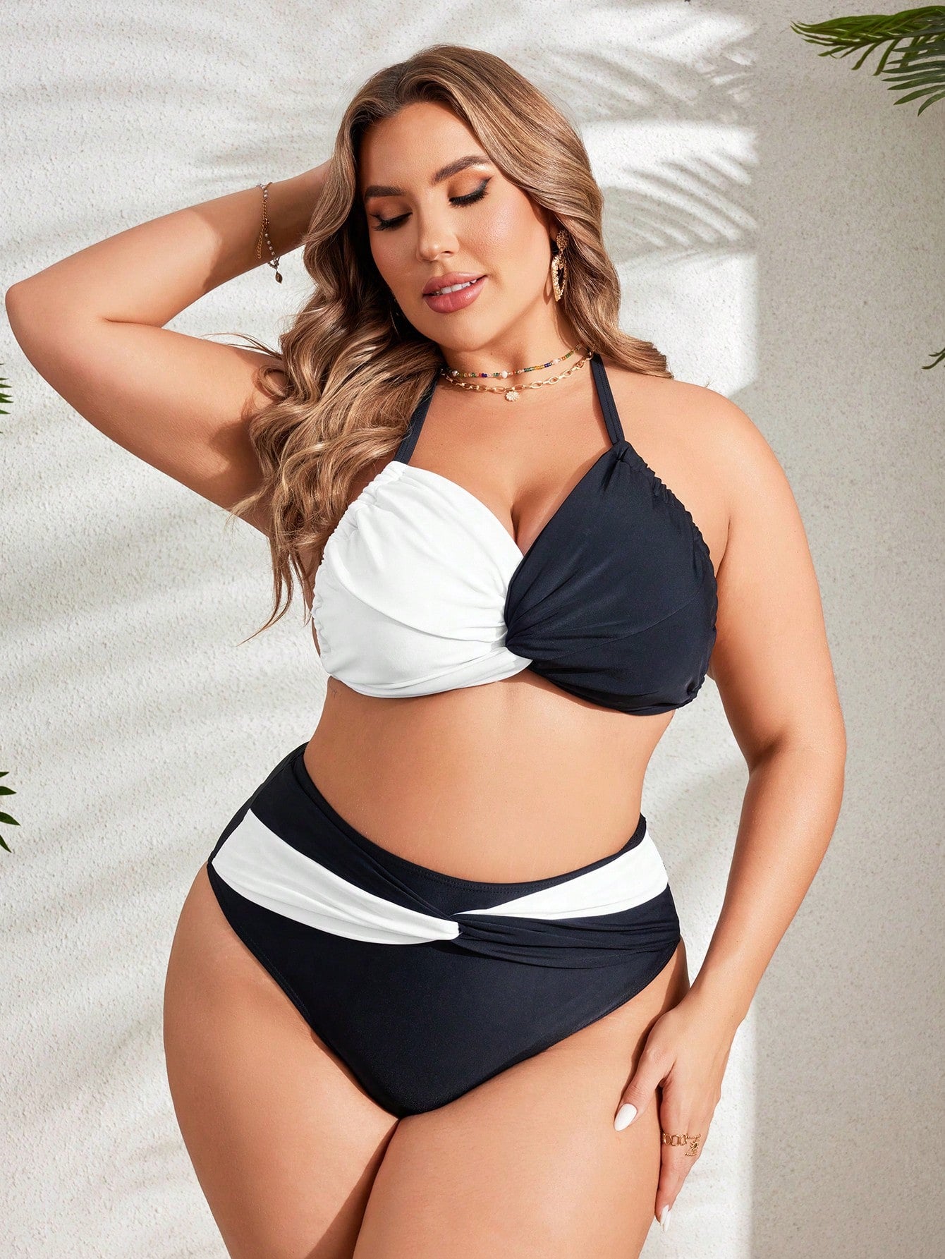 مجموعة بيكيني ملابس سباحة للشاطئ بألوان مختلفة وحجم كبير، تفاصيل أمامية ملتوية، الصيف