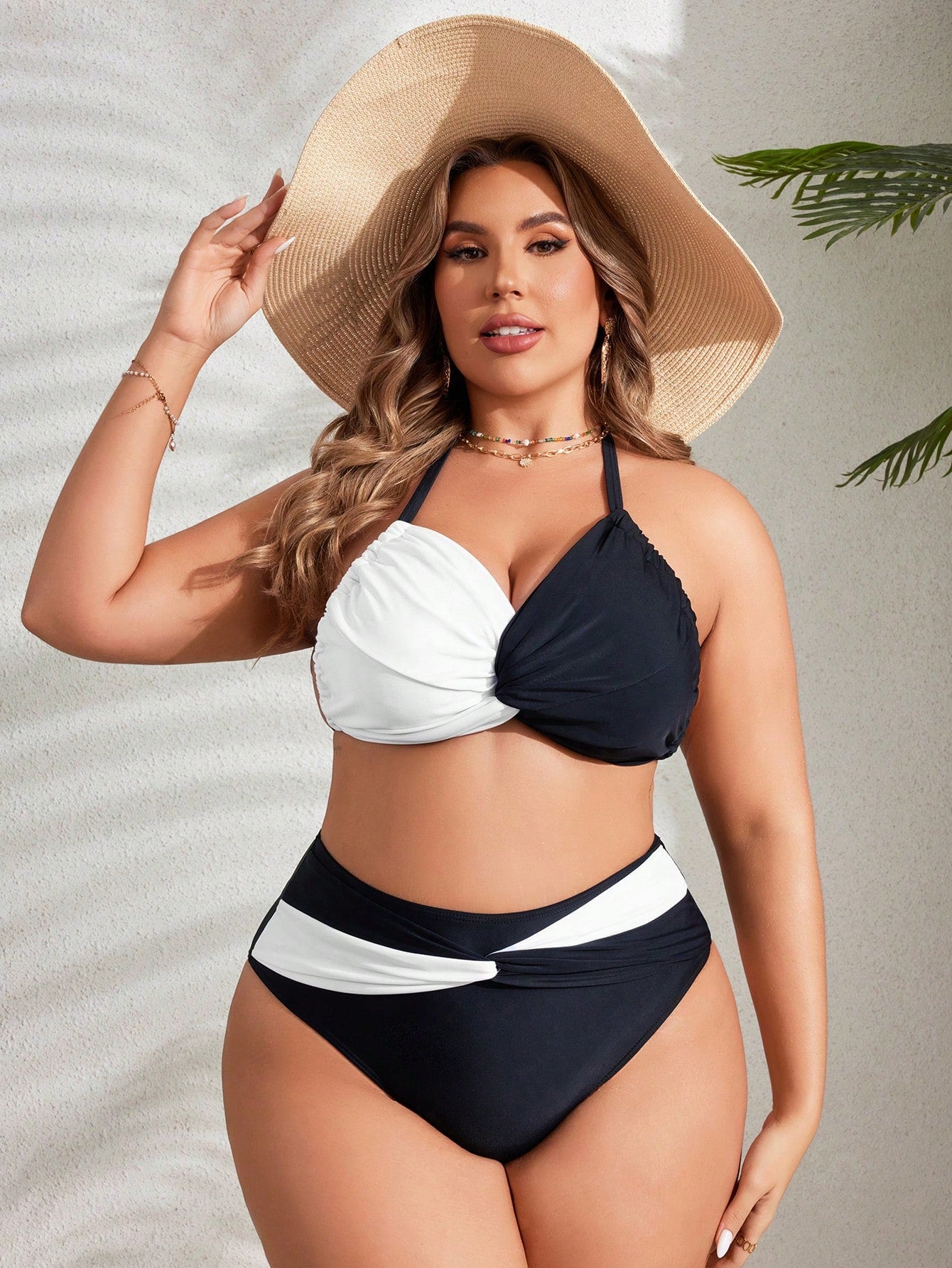 مجموعة بيكيني ملابس سباحة للشاطئ بألوان مختلفة وحجم كبير، تفاصيل أمامية ملتوية، الصيف