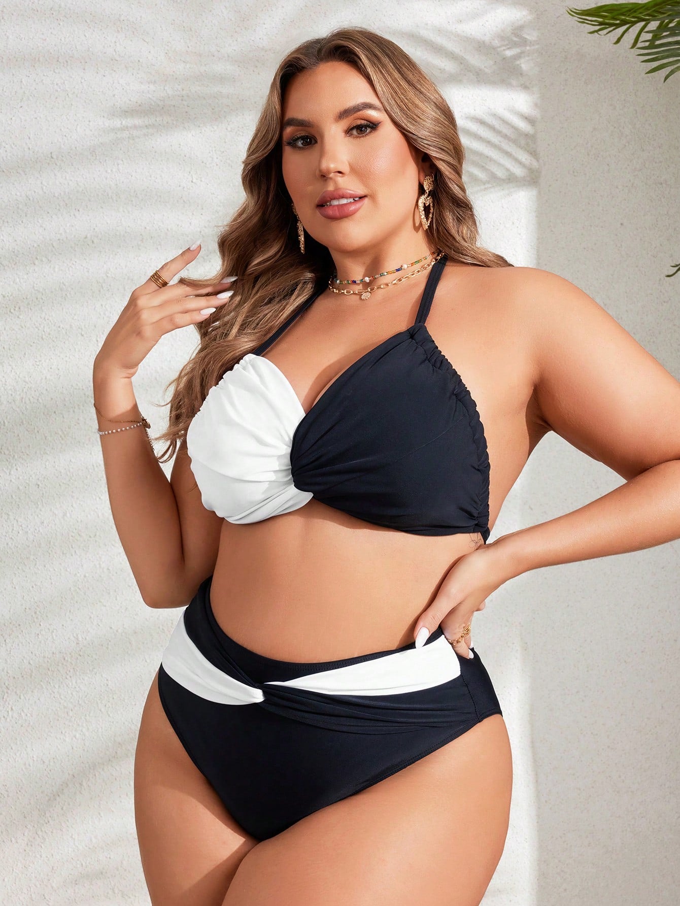 مجموعة بيكيني ملابس سباحة للشاطئ بألوان مختلفة وحجم كبير، تفاصيل أمامية ملتوية، الصيف