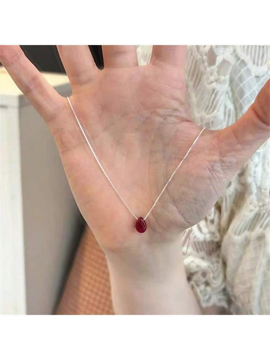 قلادة نسائية