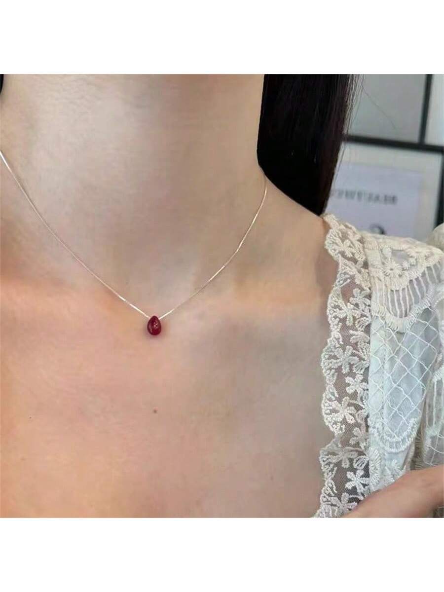 قلادة نسائية