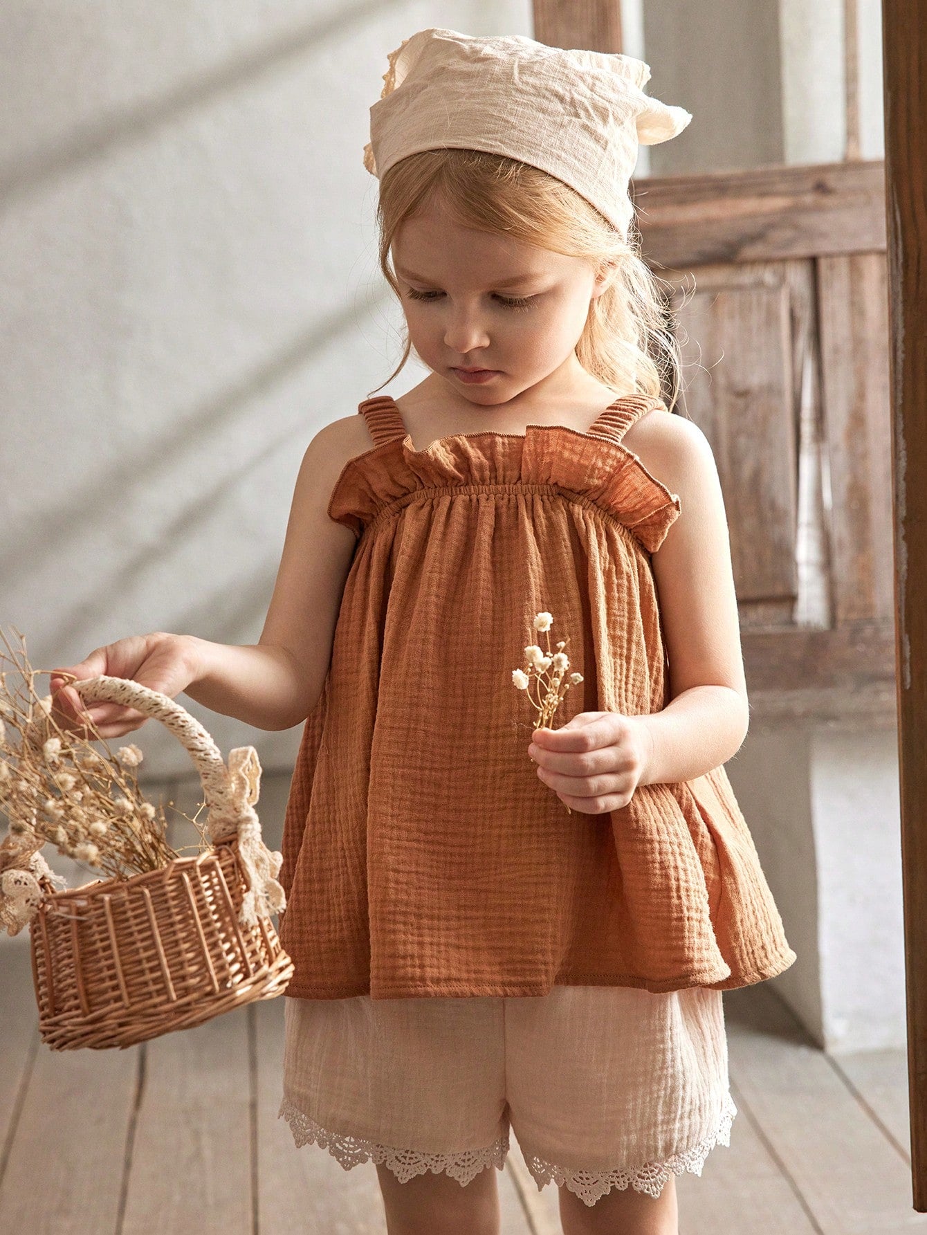 أطقم طفلة صغيرة