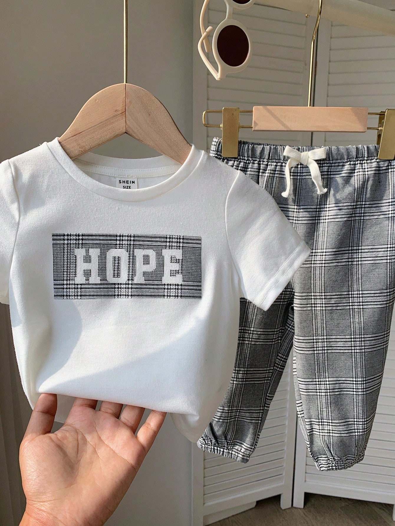 مجموعات ملابس الأولاد