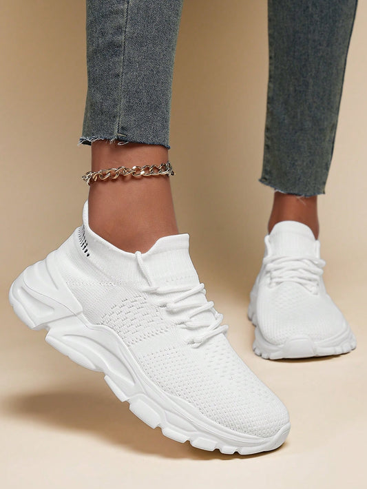 أحذية رياضية نسائية