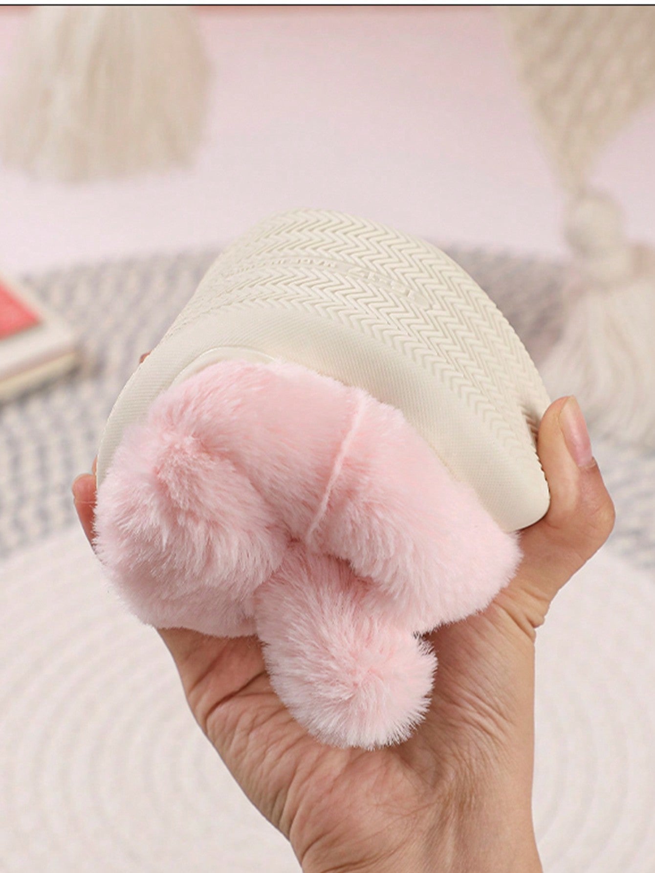 زوج من الأحذية الداخلية الكرتونية الأرنب الجميلة للبنات ، أحذية المنزل المناسبة للأطفال الصغار ، مناسبة للخريف والشتاء