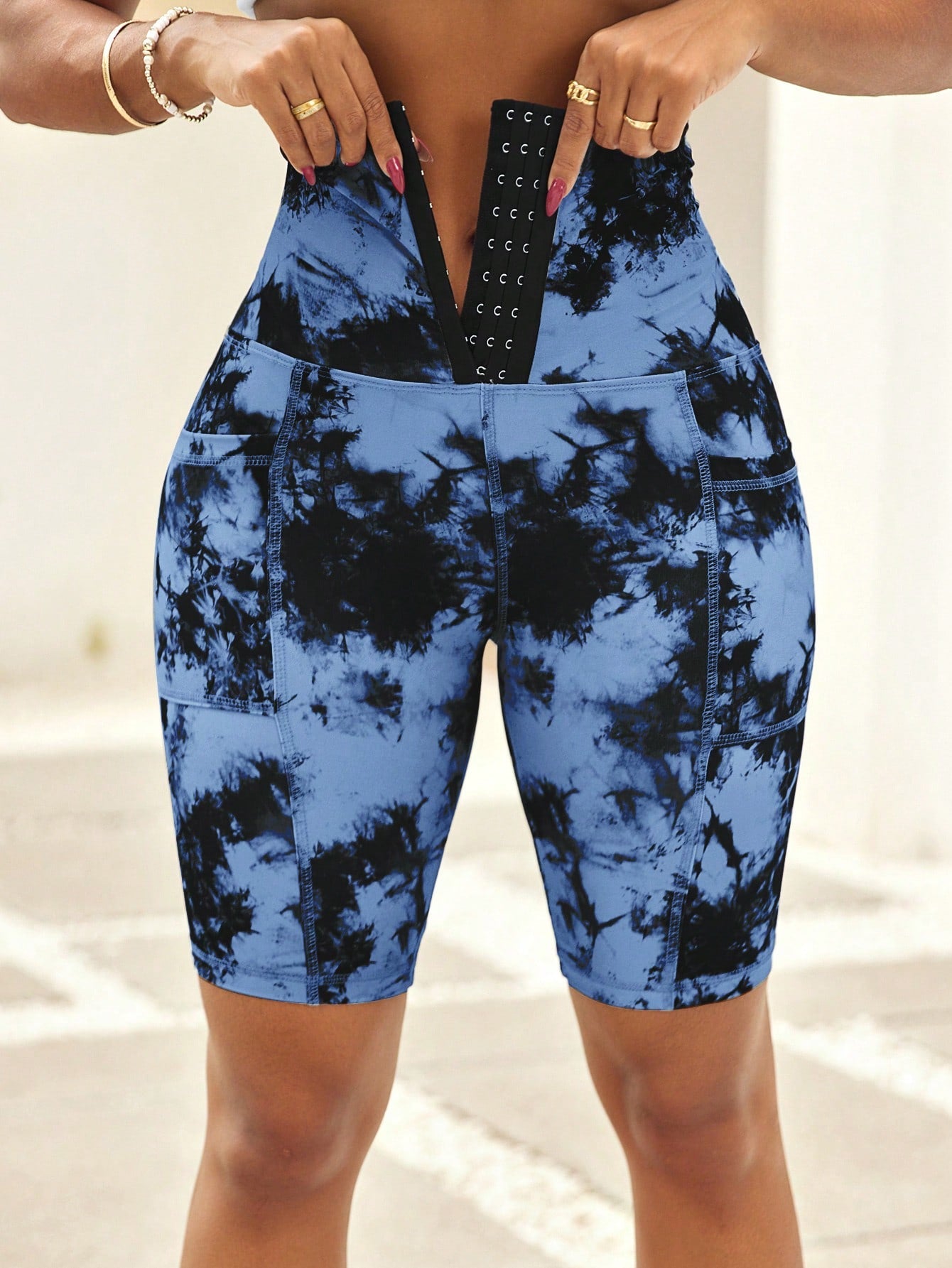 ليقنز نسائية